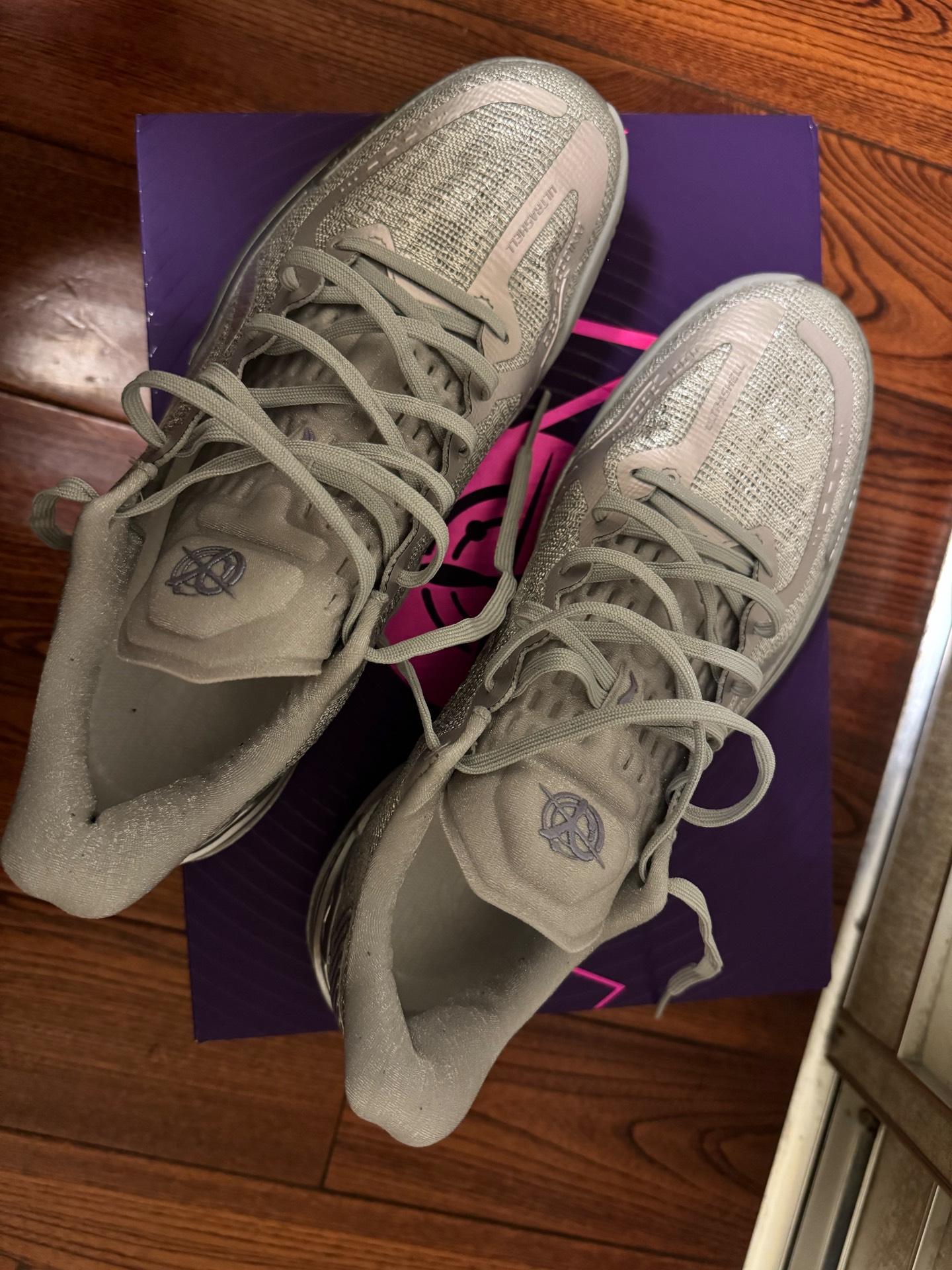 custom review-LINING Gamma Basketball Shoes Men Low Top Silver