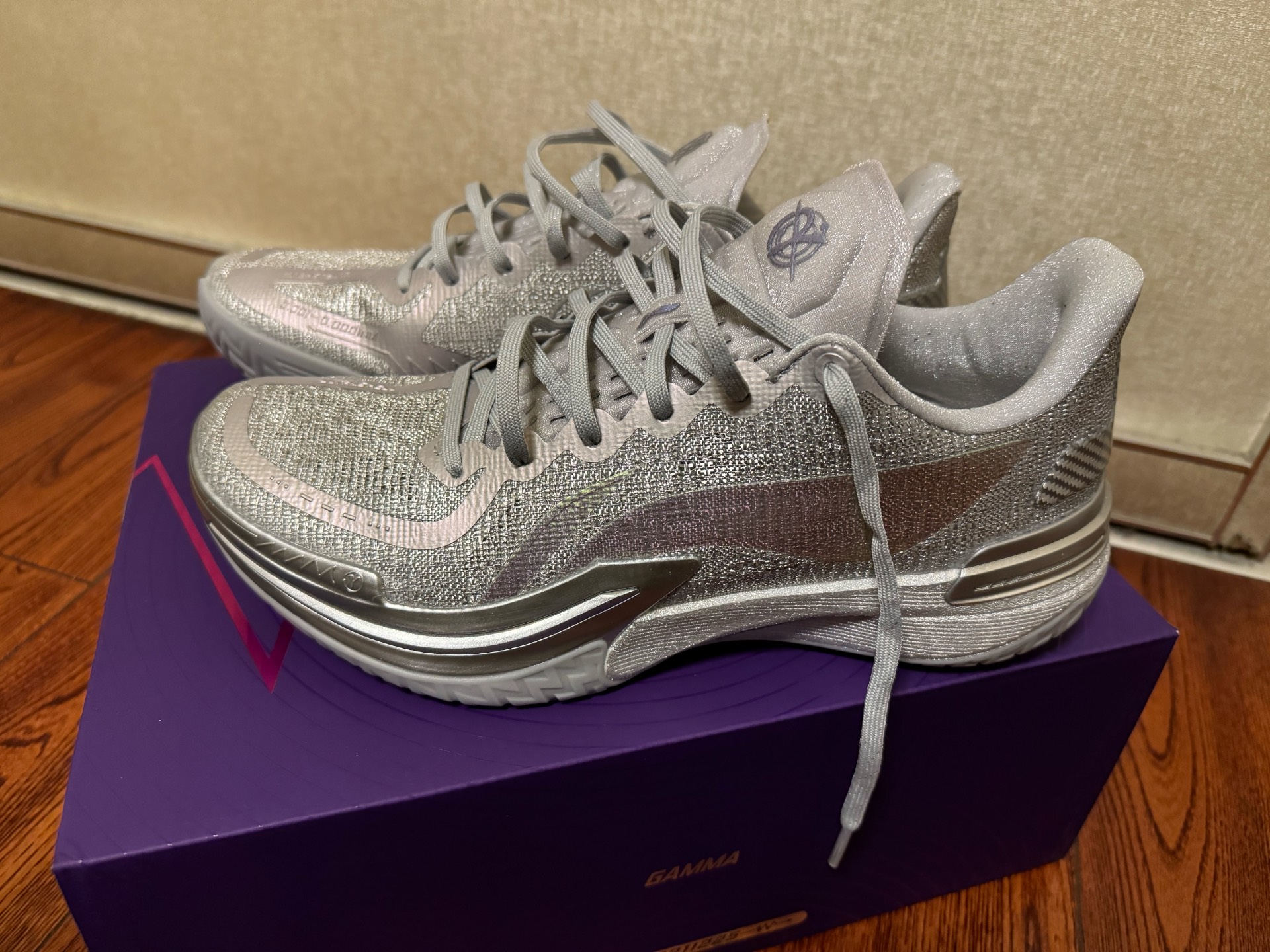 custom review-LINING Gamma Basketball Shoes Men Low Top Silver