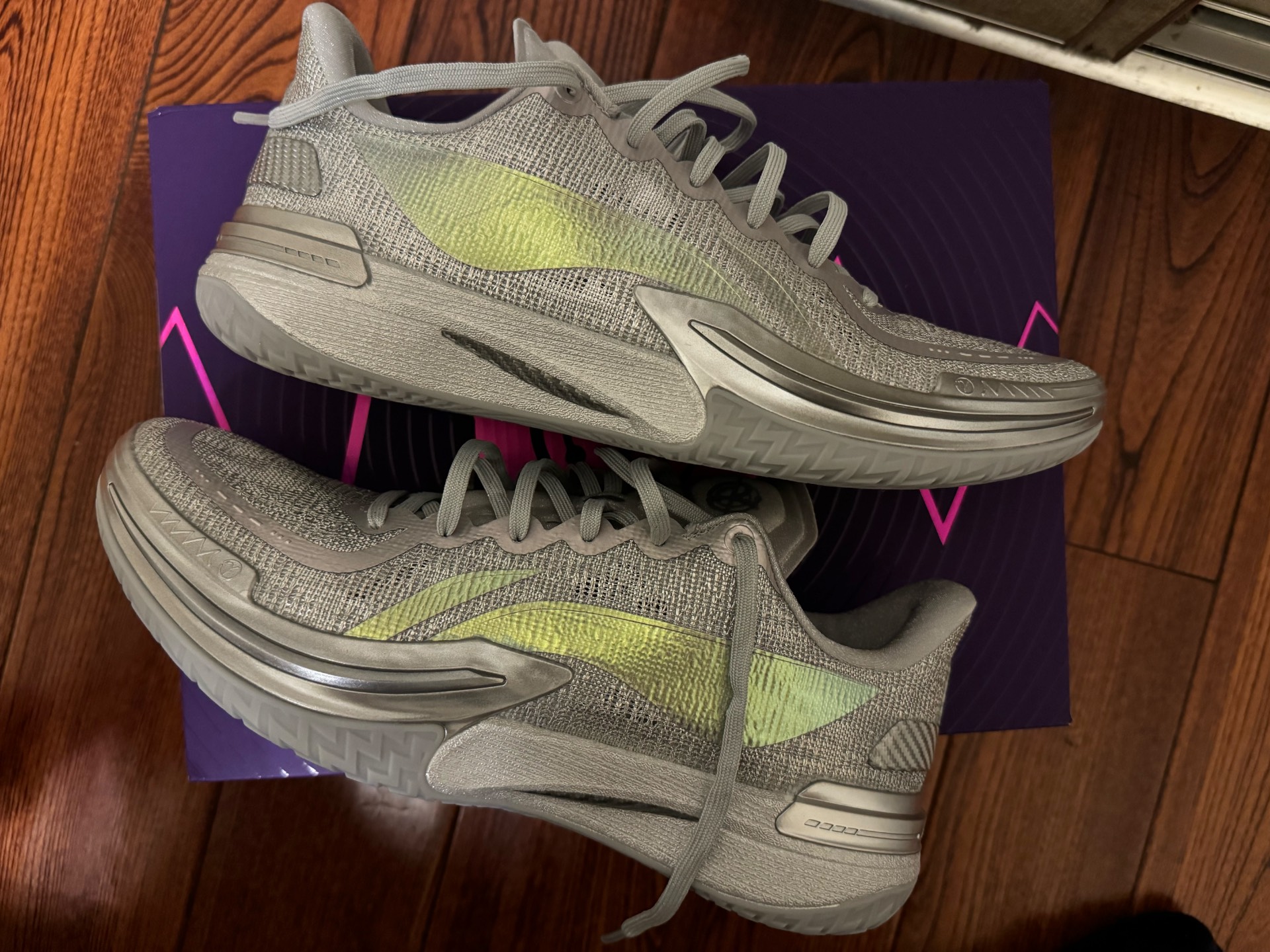 custom review-LINING Gamma Basketball Shoes Men Low Top Silver