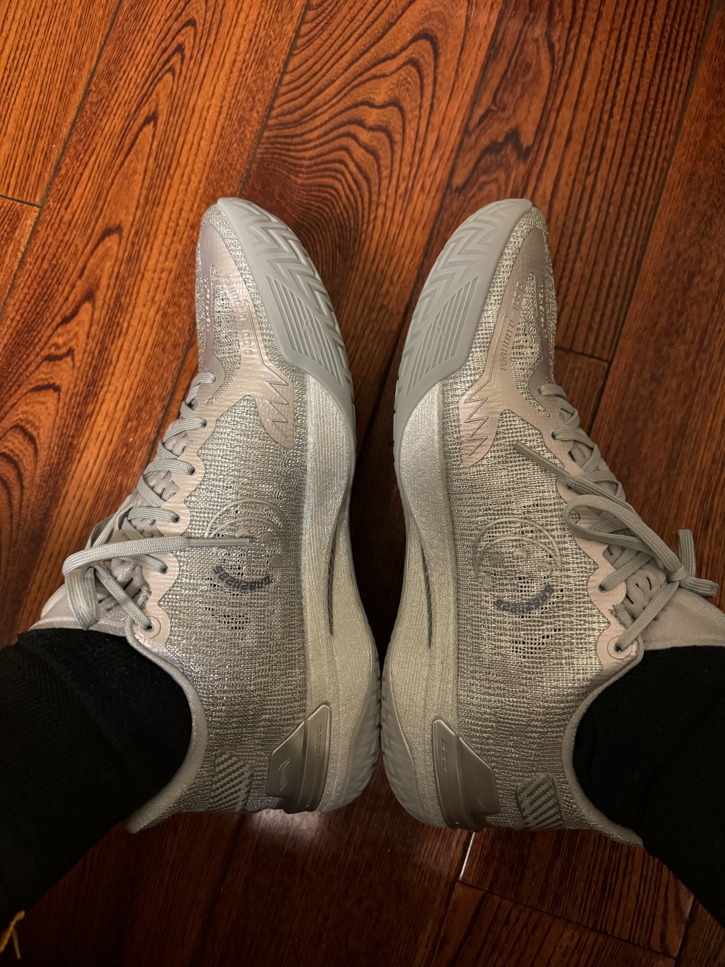 custom review-LINING Gamma Basketball Shoes Men Low Top Silver