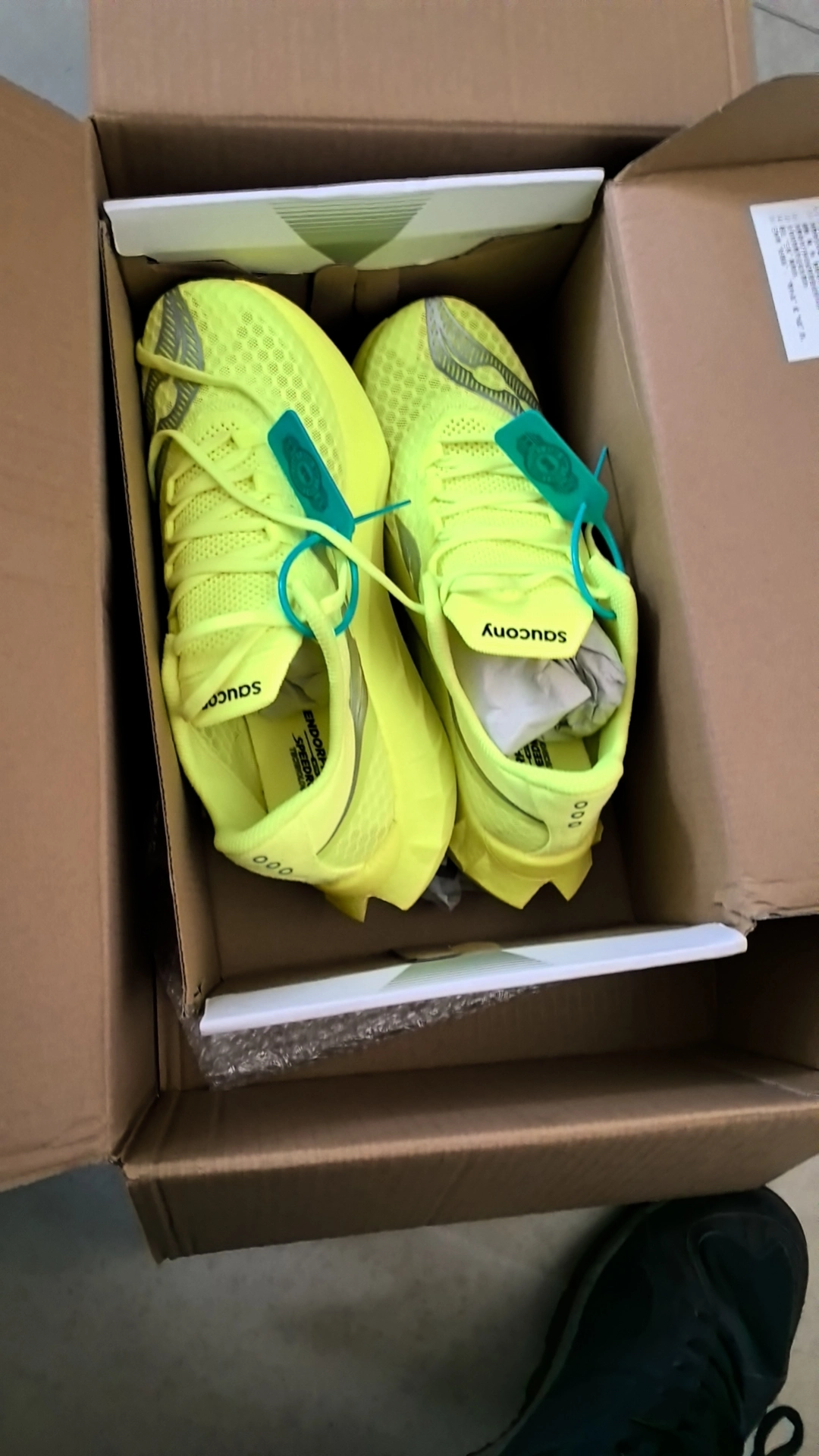 custom review-Saucony Endorphin Pro 4 Low Top Running Shoes Men's Green Silver
