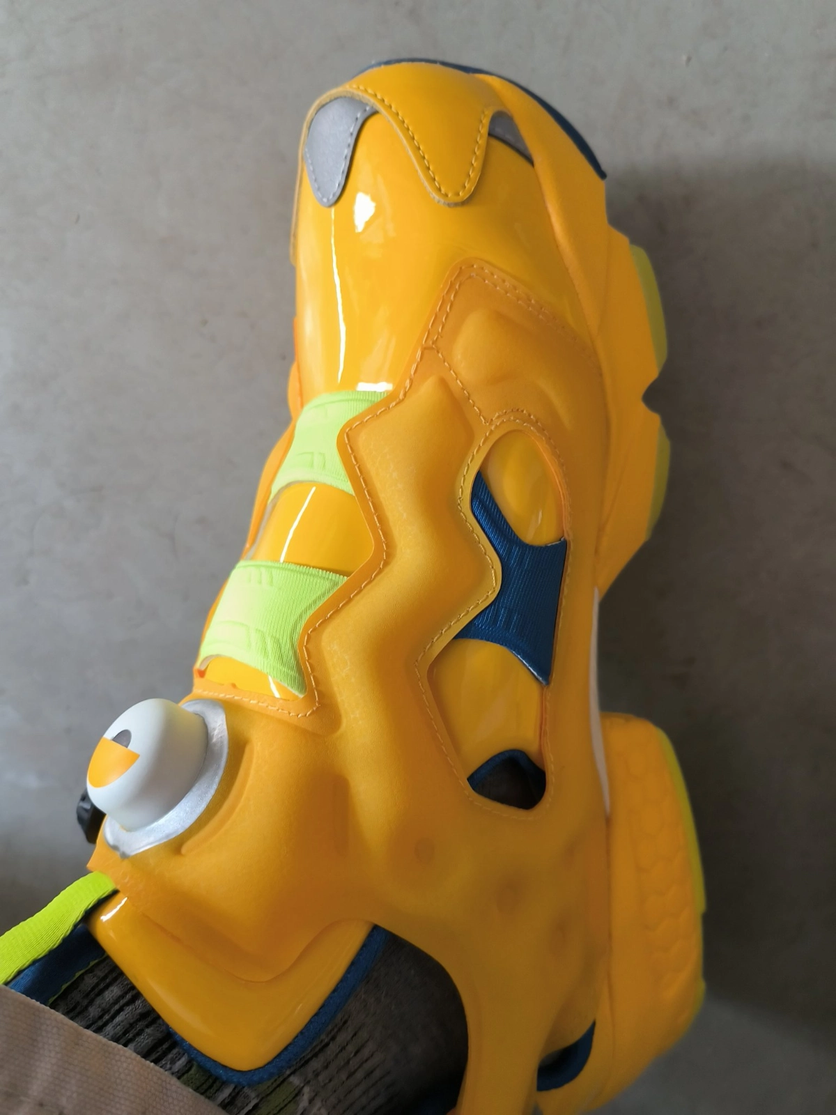 custom review-Minions x Reebok совместный бренд Instapump Fury Амортизация Устойчивый к истиранию Дышащий Низкий Верх Повседневный Унисекс Желтый Синий