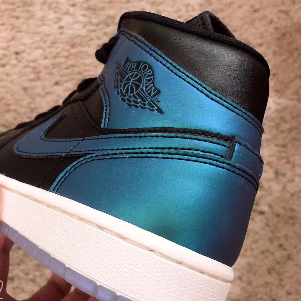 aj1 变色龙