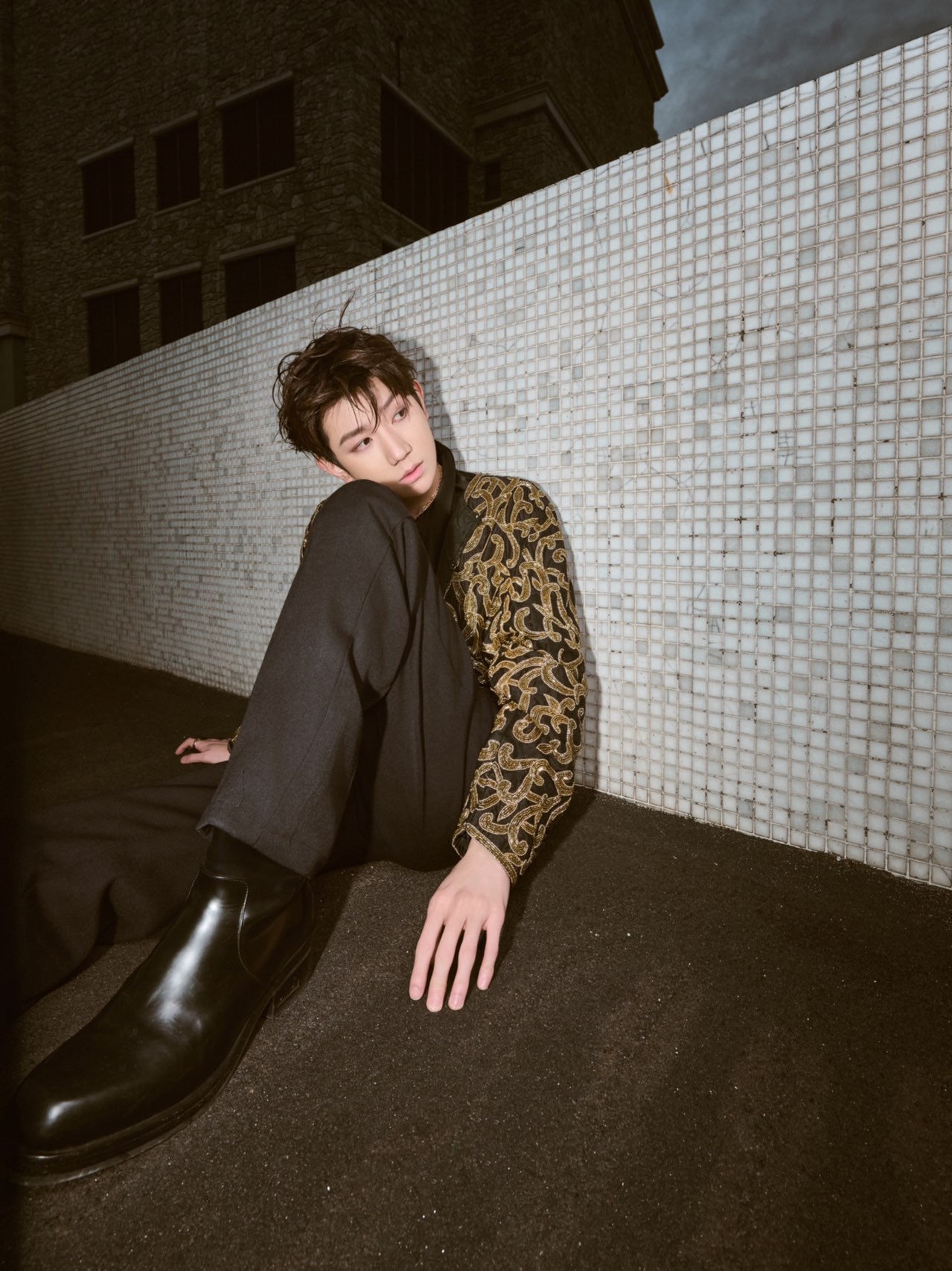 王源《娱乐天空》同款穿搭,复古夹克好帅!