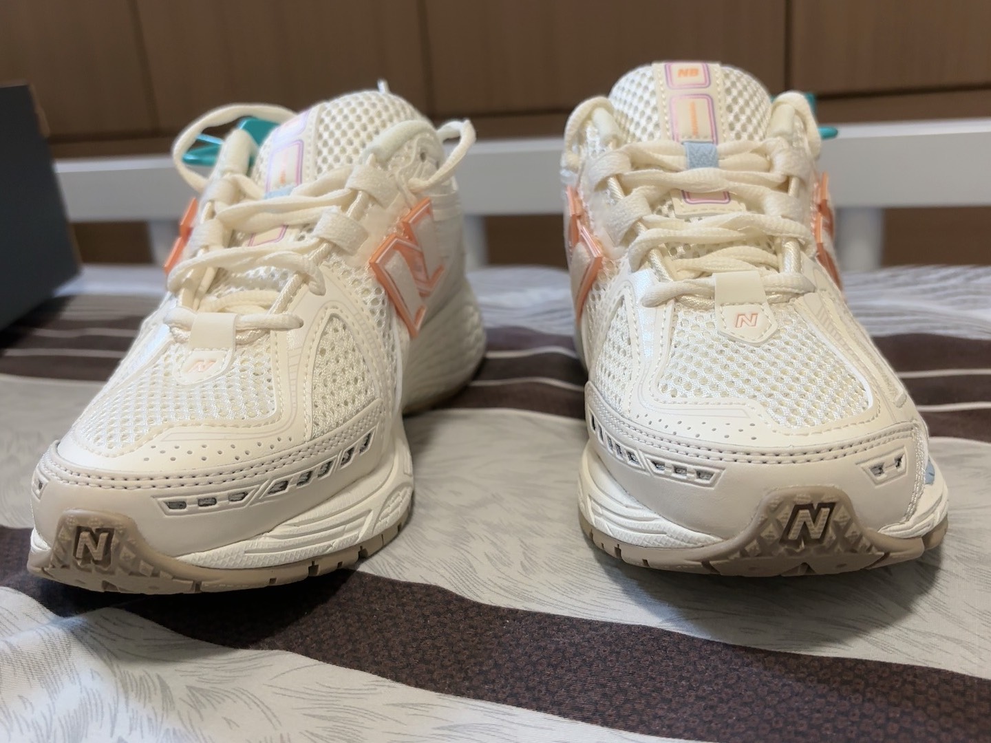 custom review-New Balance NB 1906R Устойчивый к истиранию Дышащий Низкий Топ Повседневная Городская Коммутация Беговые кроссовки Унисекс Бежевый Розовый