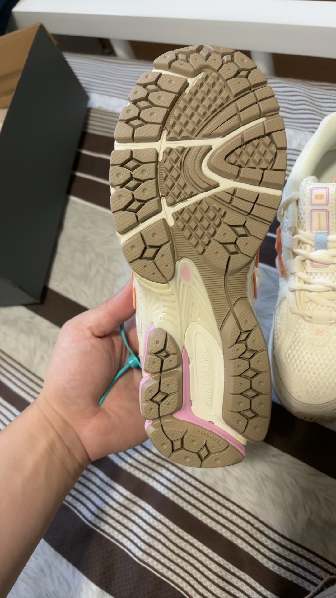 custom review-New Balance NB 1906R Устойчивый к истиранию Дышащий Низкий Топ Повседневная Городская Коммутация Беговые кроссовки Унисекс Бежевый Розовый