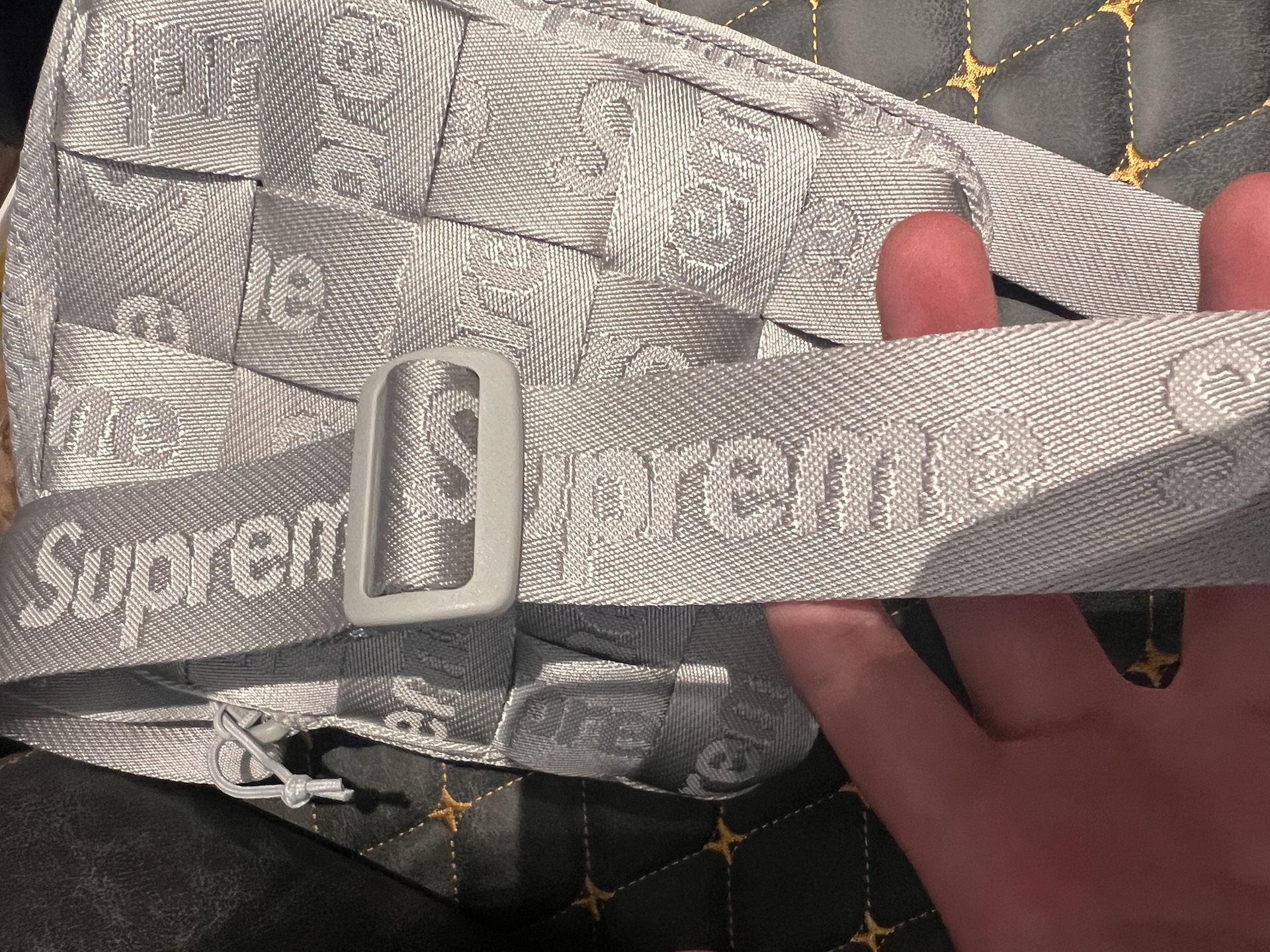 custom review-Supreme Жаккардовый трикотаж Сумка через плечо Стандартная (стандартная) Унисекс Серебряный