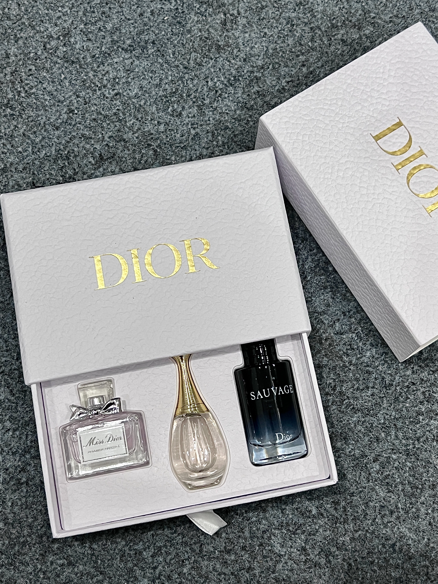 人礼物🎁噢#dior女士香水 #分享我的香气好物 #送礼香水