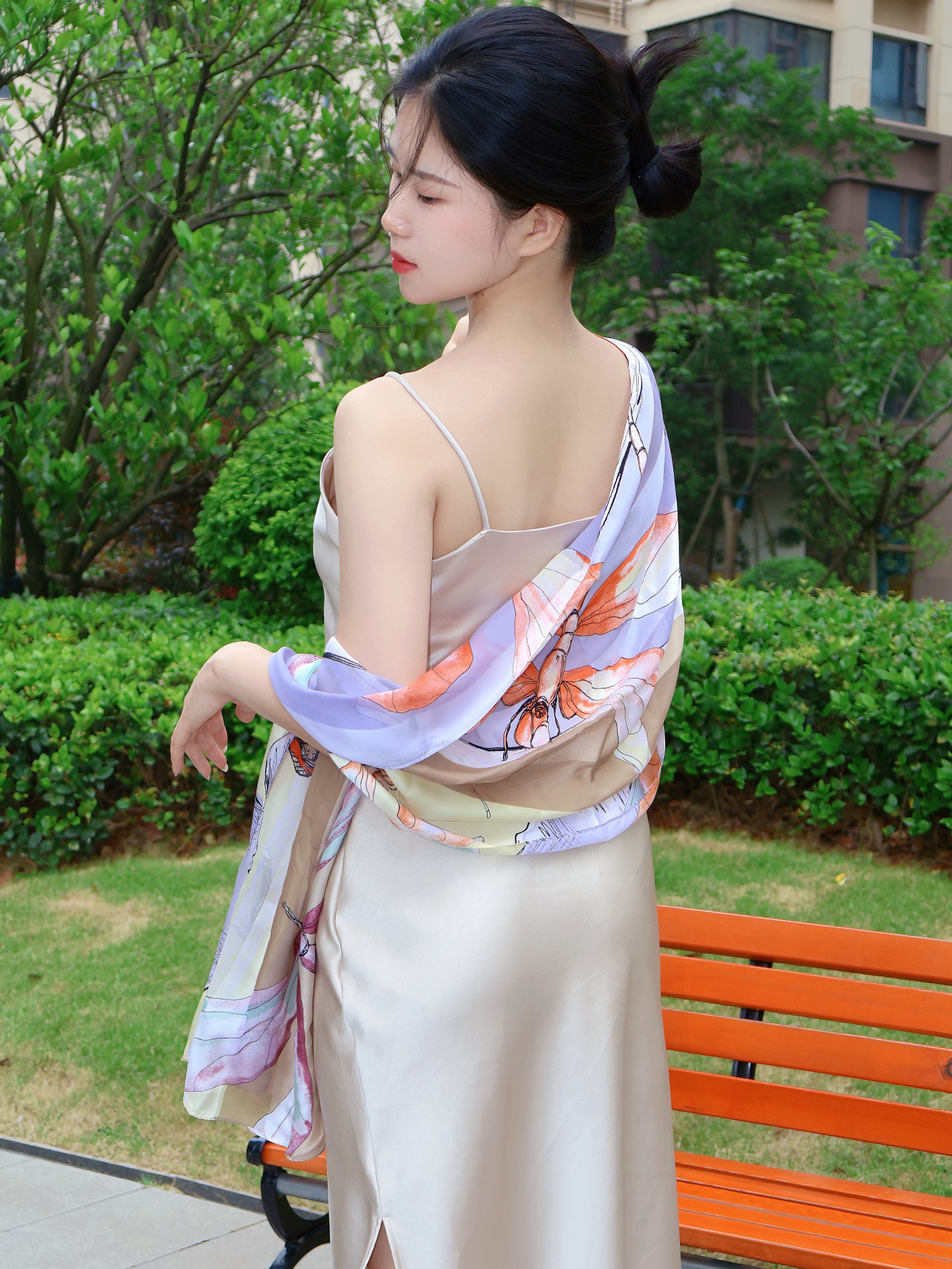 姐妹们相信我!女生带丝巾真的很绝啊