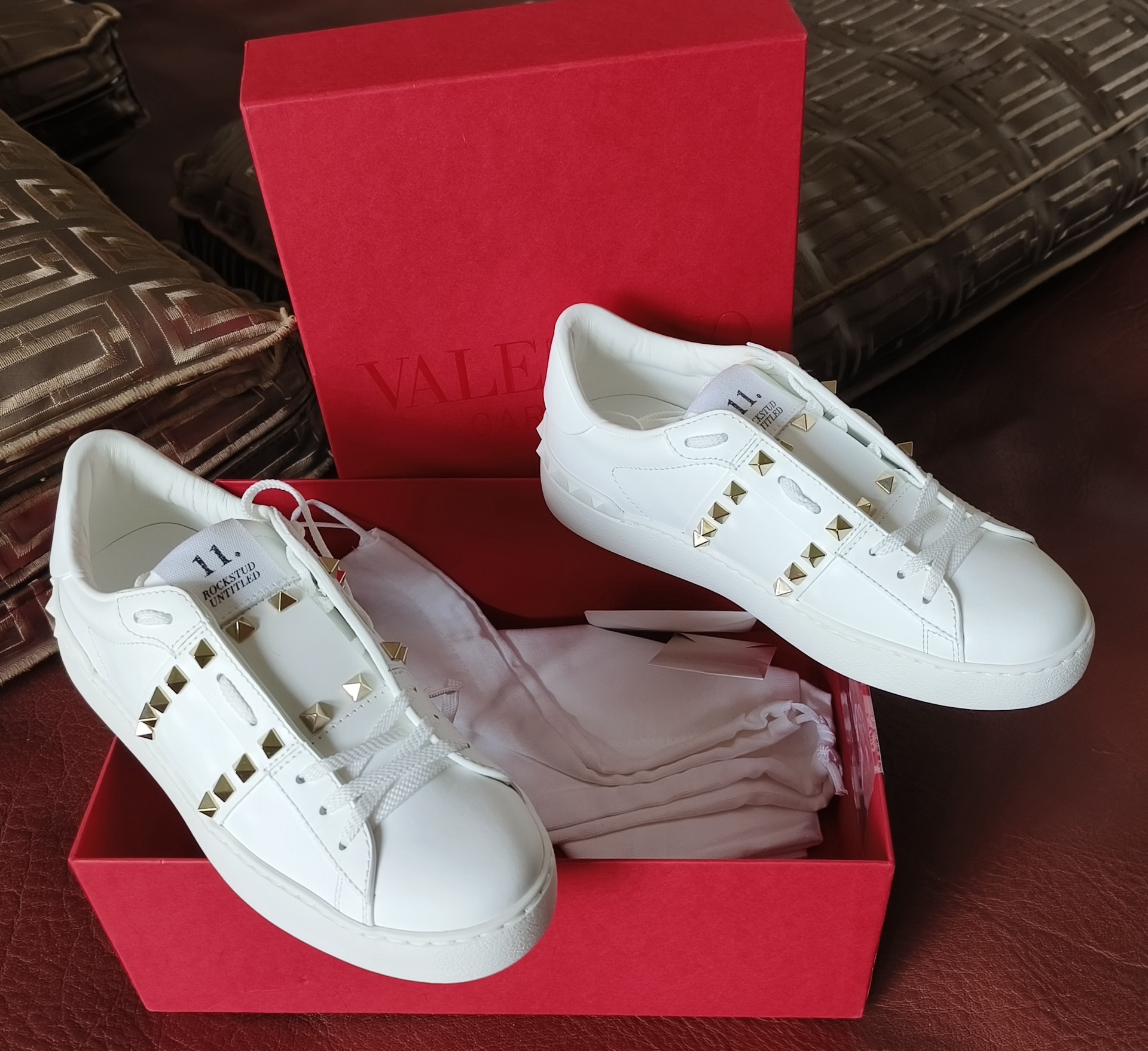 华伦天奴小白鞋