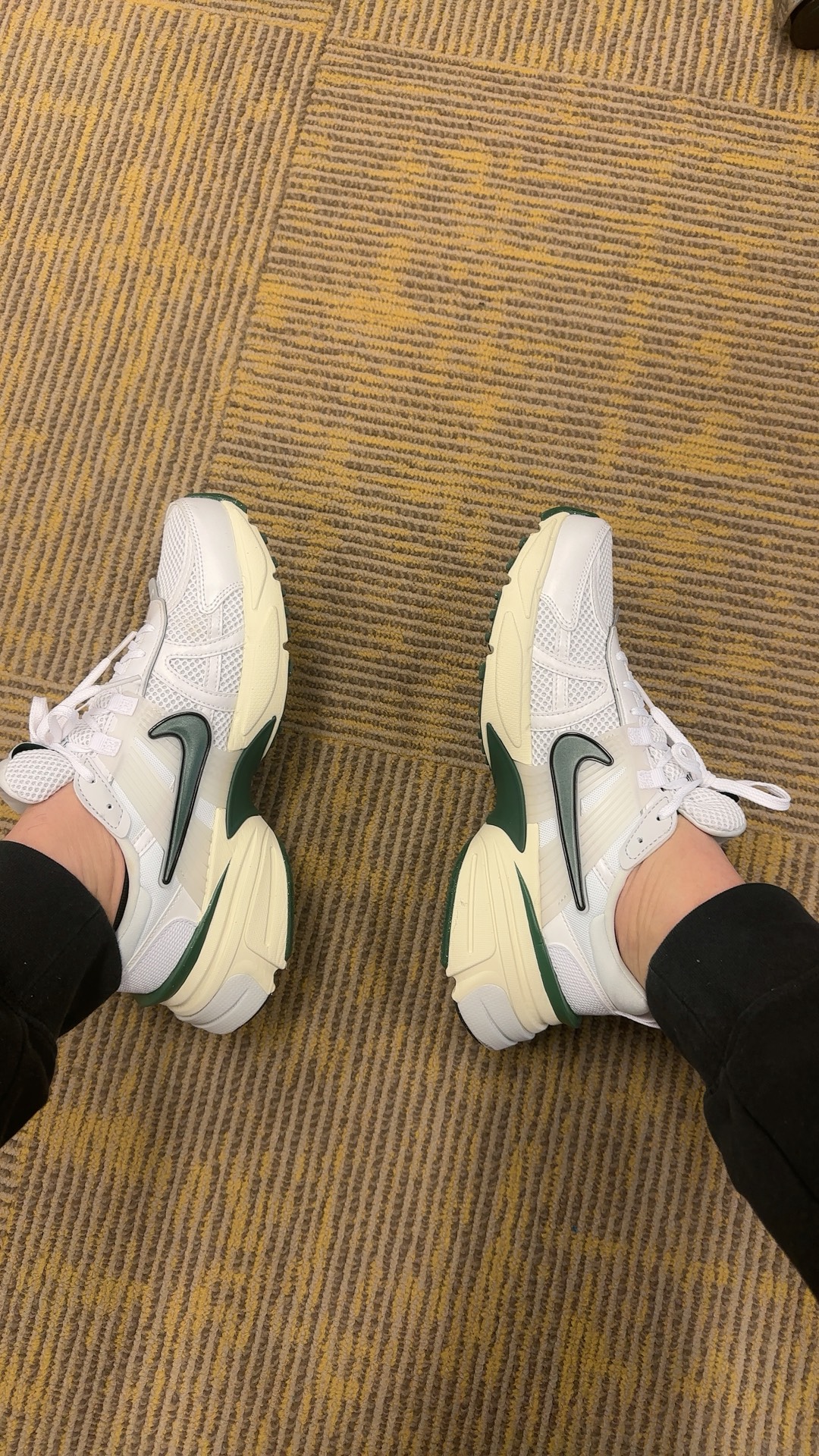 custom review-Nike V2K Run Устойчивый к истиранию Дышащий Легкий Низкий Топ Повседневный Городской Коммутирование Беговые кроссовки Женские Белый Зеленый