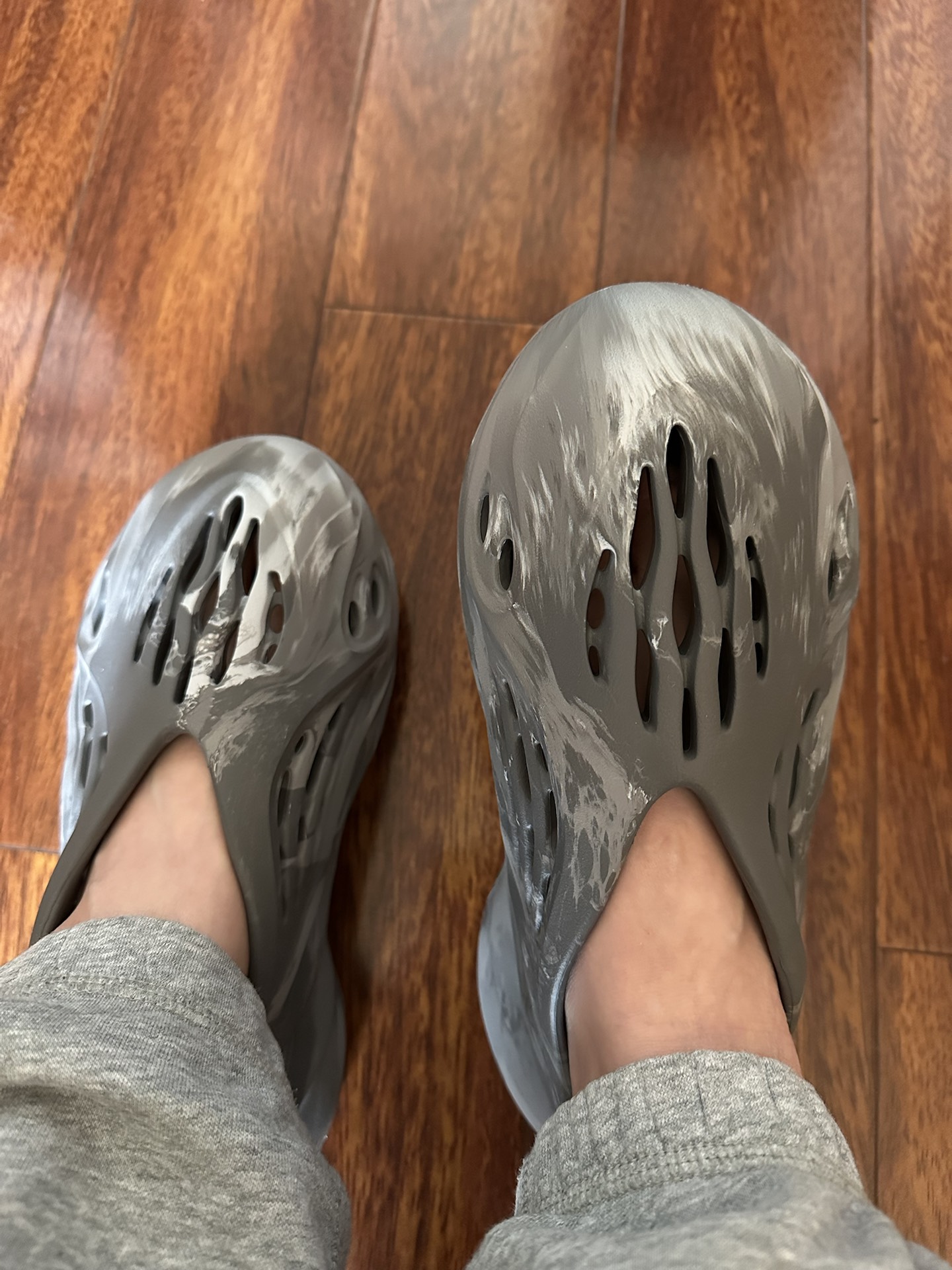 custom review-Adidas Originals Yeezy Foam Runner RNR MX GRANITE Sabo Unisex Бетон Серый