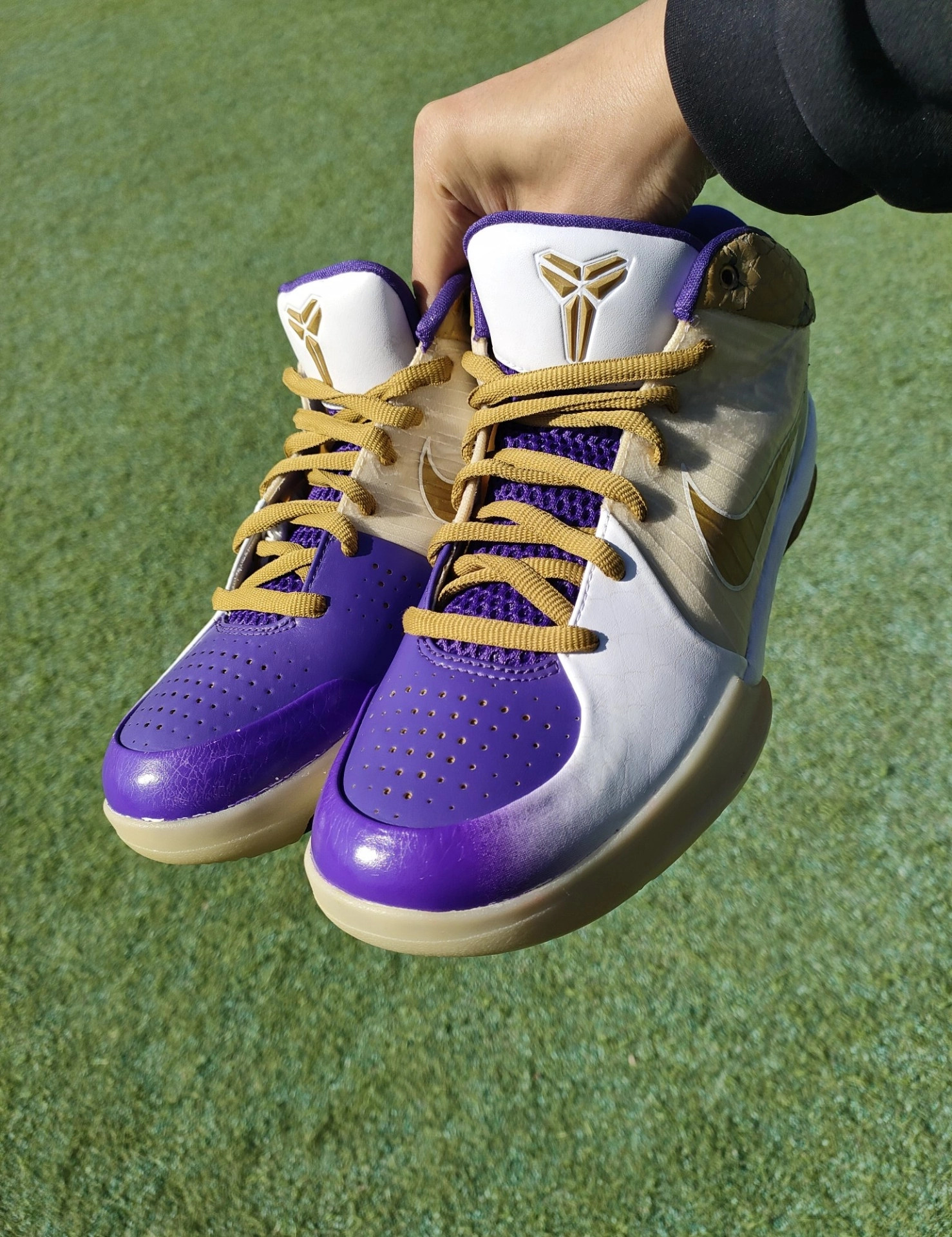 kobe4 白紫金渐变/马丁路德金
当年的罕见致敬配色 超限量发售
#科比