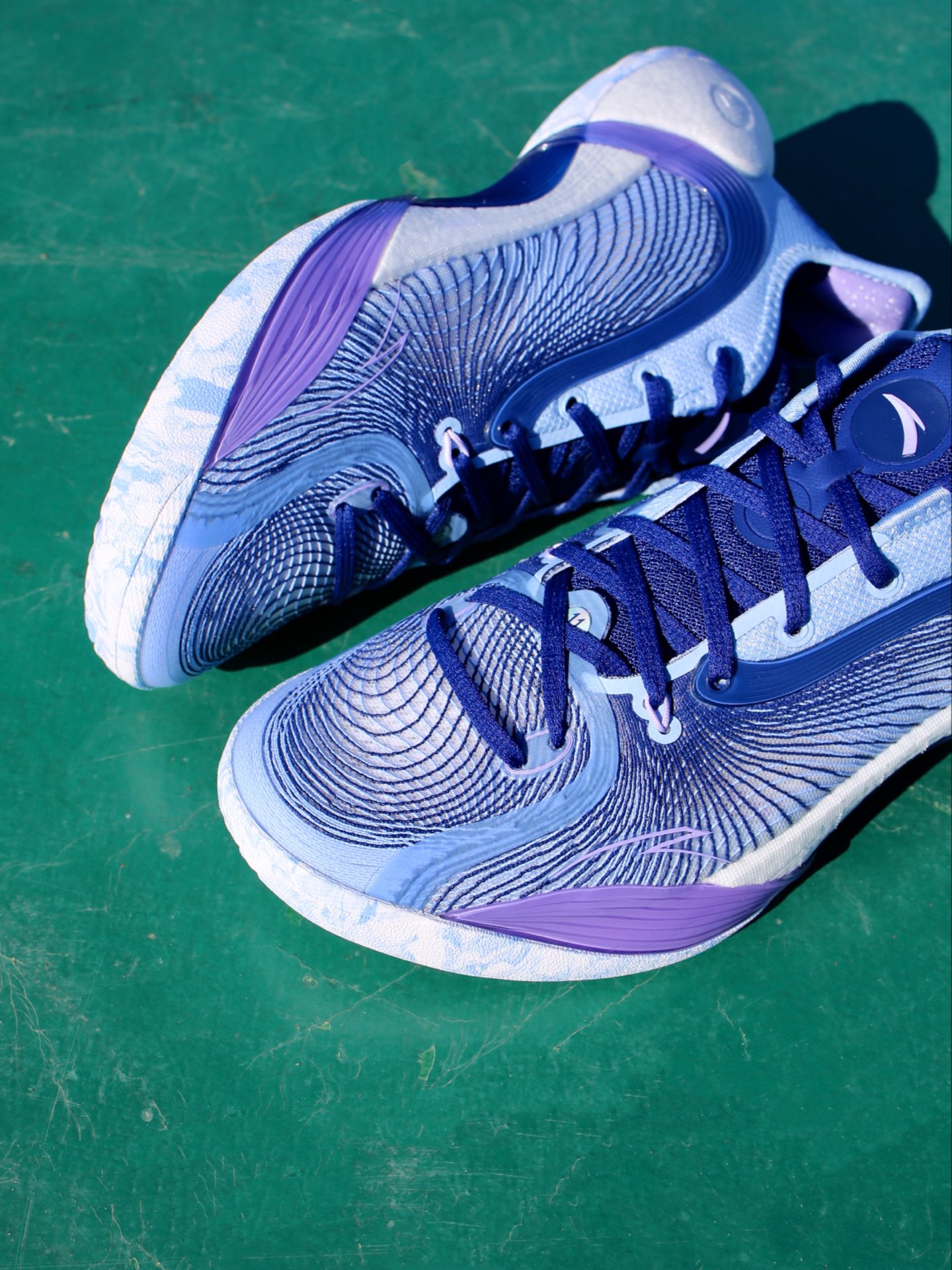 安踏三分雨2代,颜值超高的水泥克星