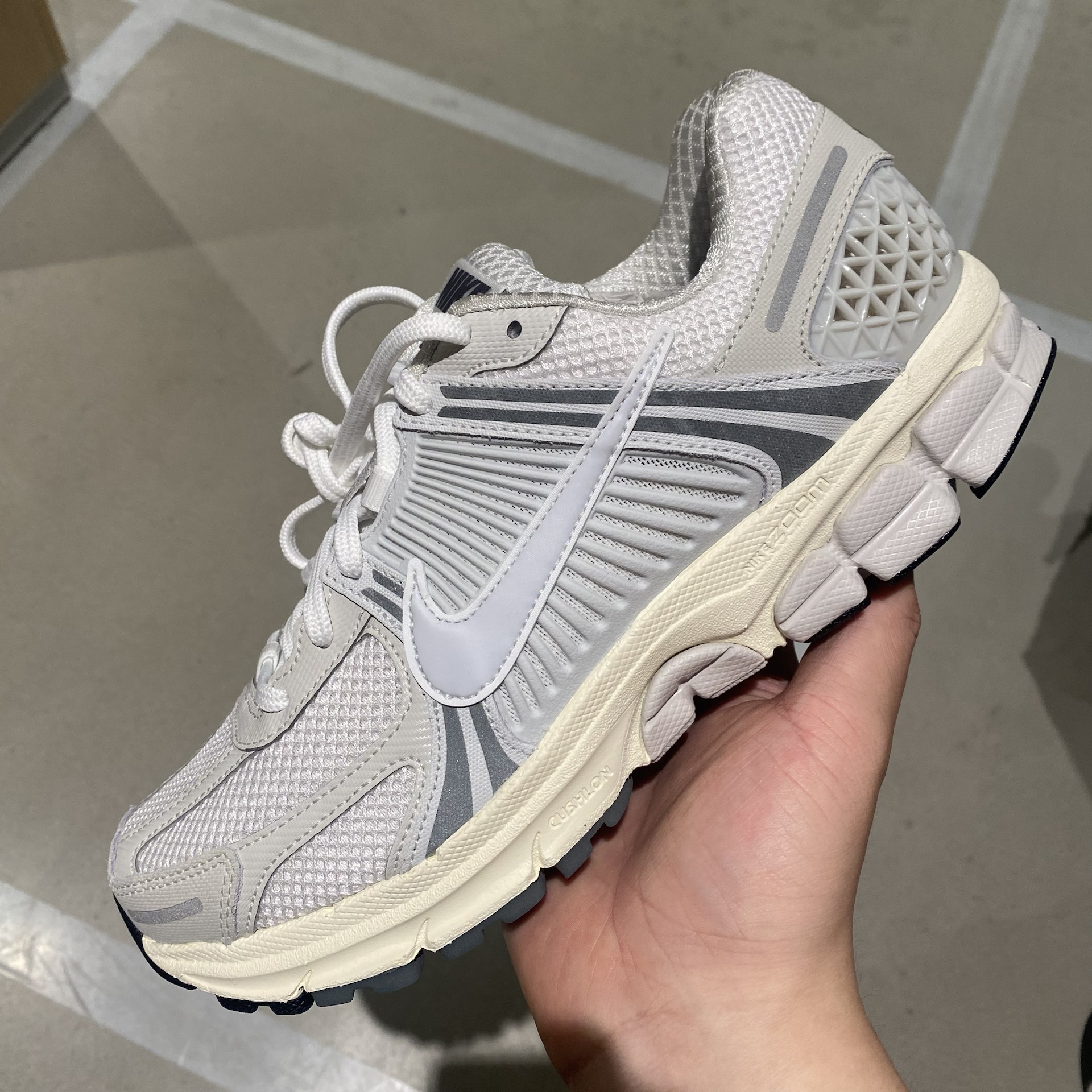 custom review-Nike Zoom Vomero 5 Platinum Tint