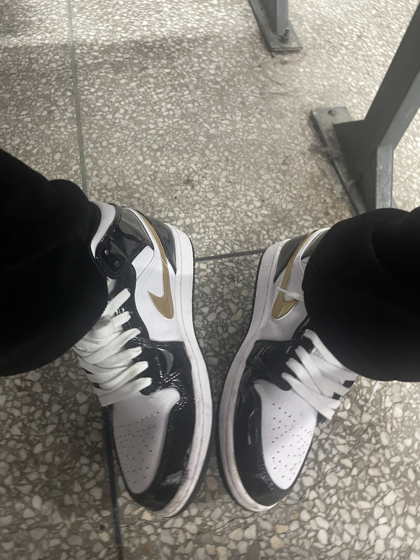 custom review-Jordan 1 Mid SE Black Gold 2023