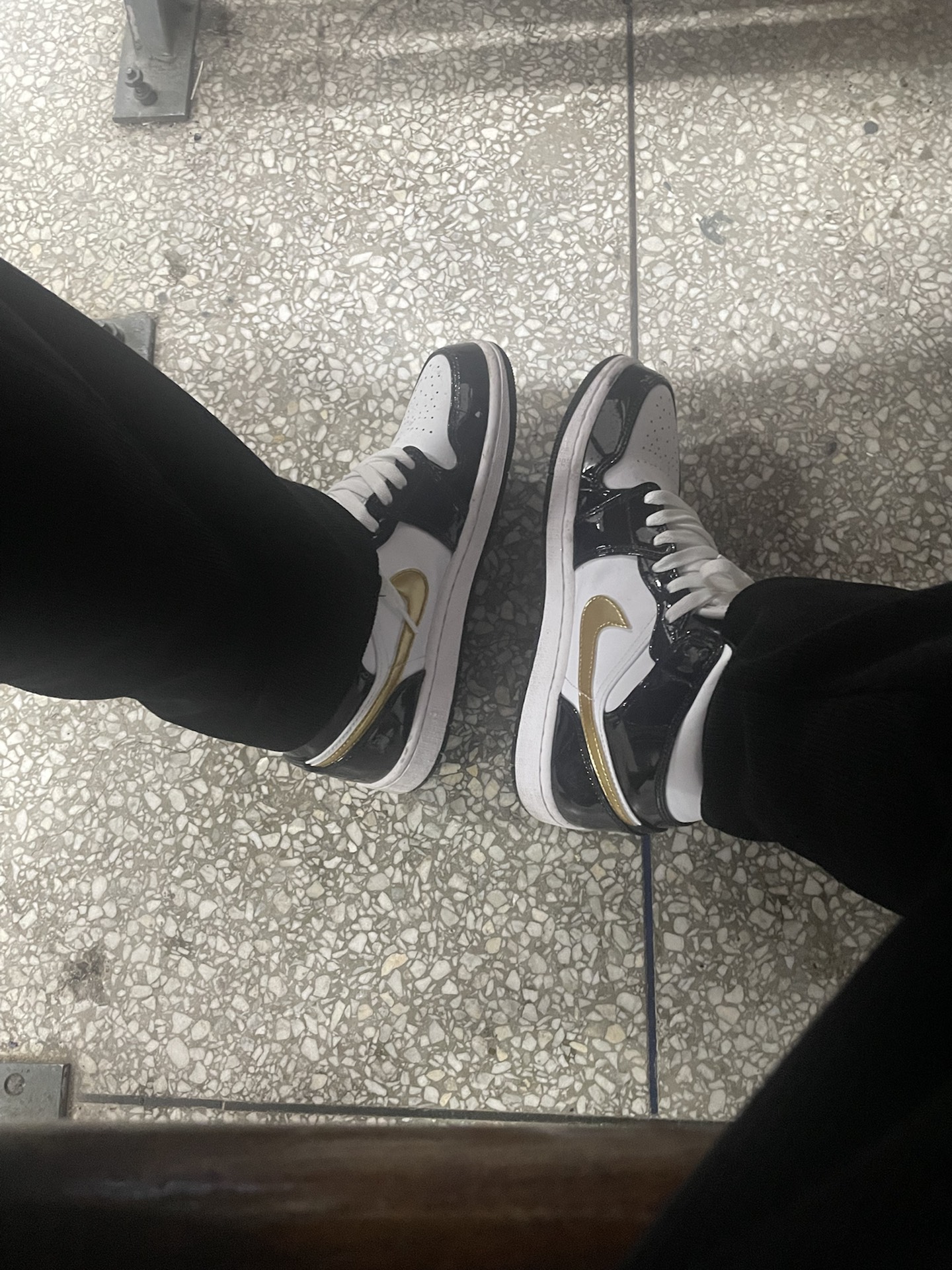 custom review-Jordan 1 Mid SE Black Gold 2023