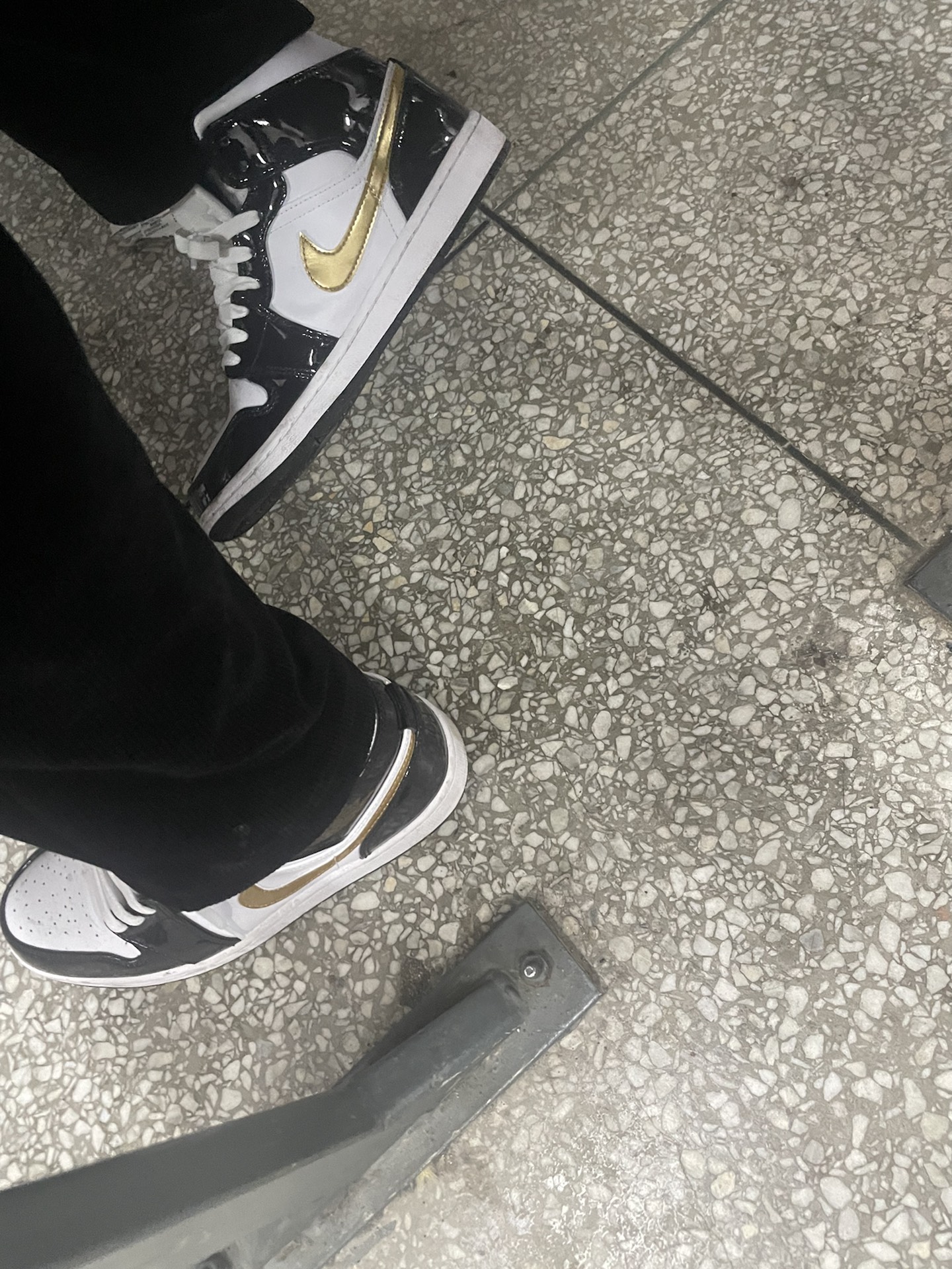 custom review-Jordan 1 Mid SE Black Gold 2023