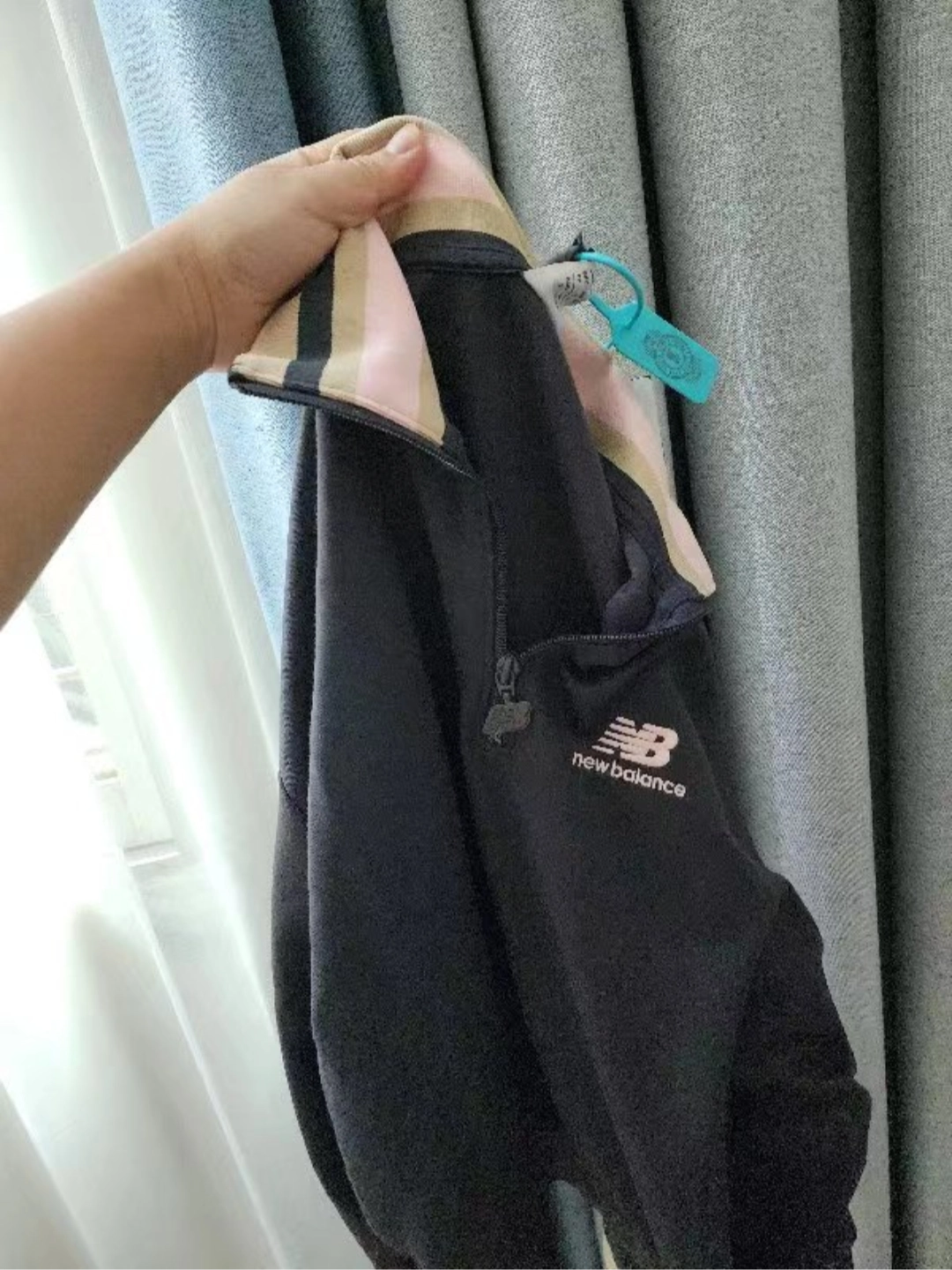 custom review-New Balance Черные Женские Свитшоты