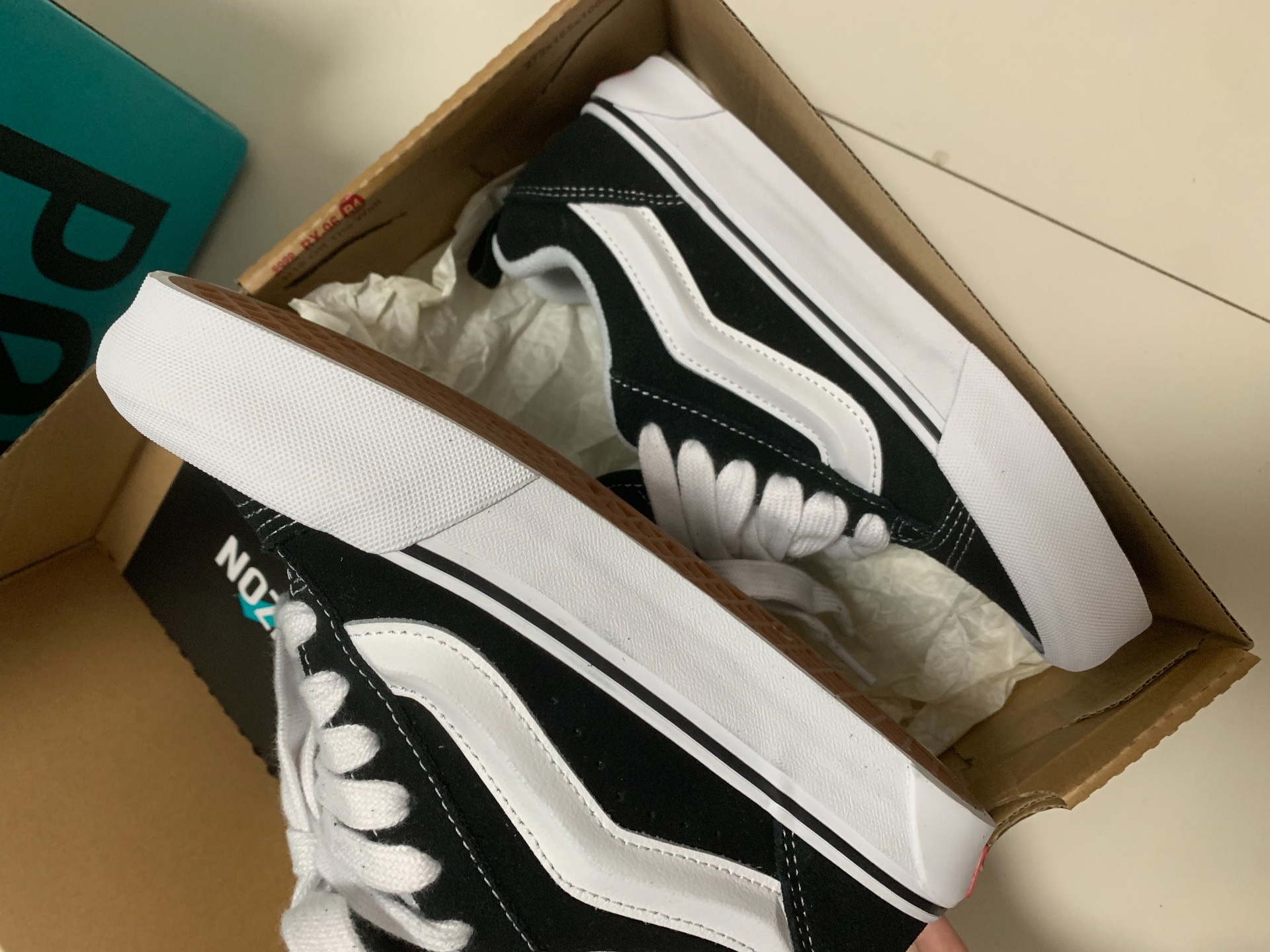 custom review-Vans Knu Skool Black White