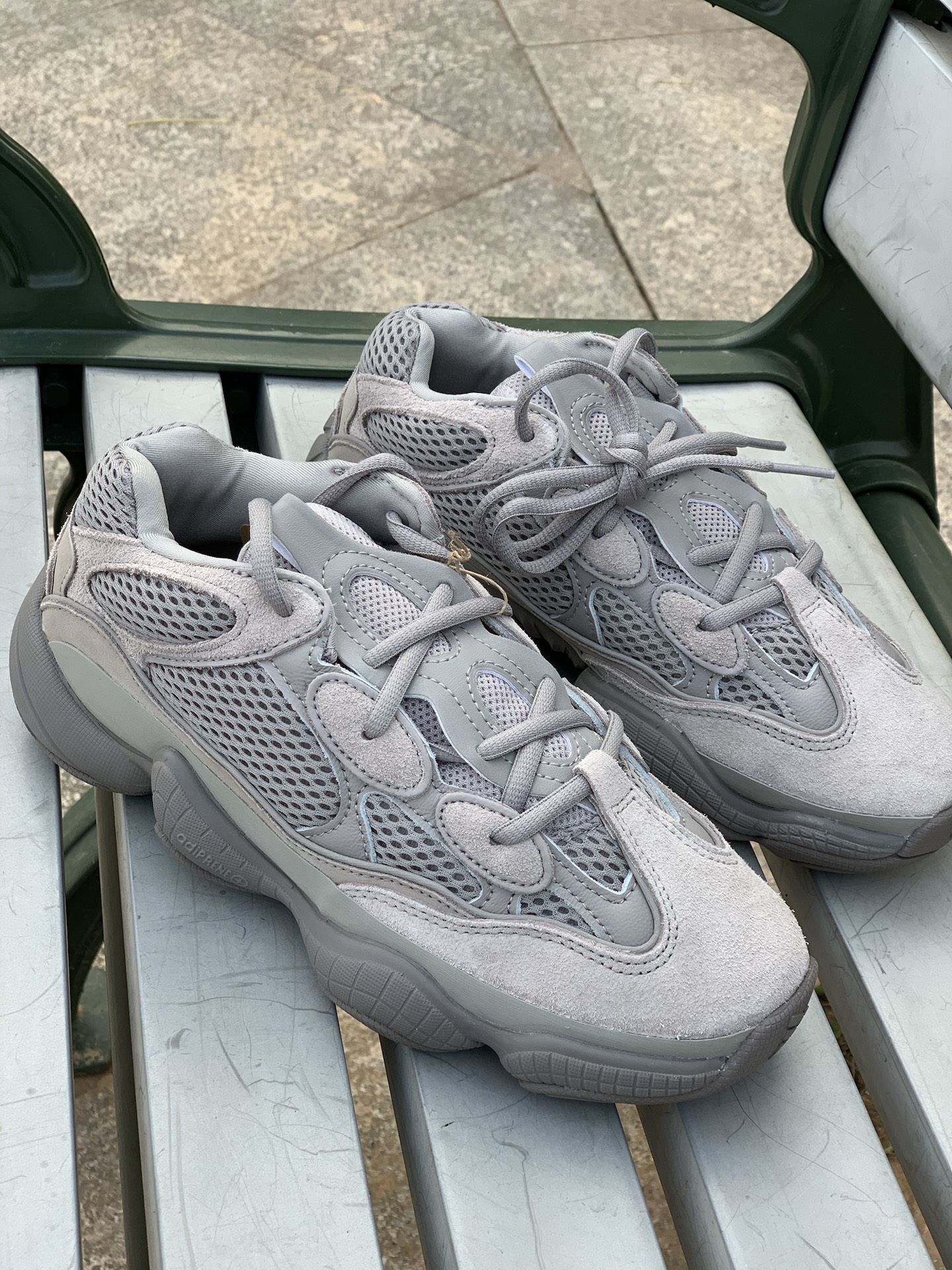 很高级的灰色椰子👟