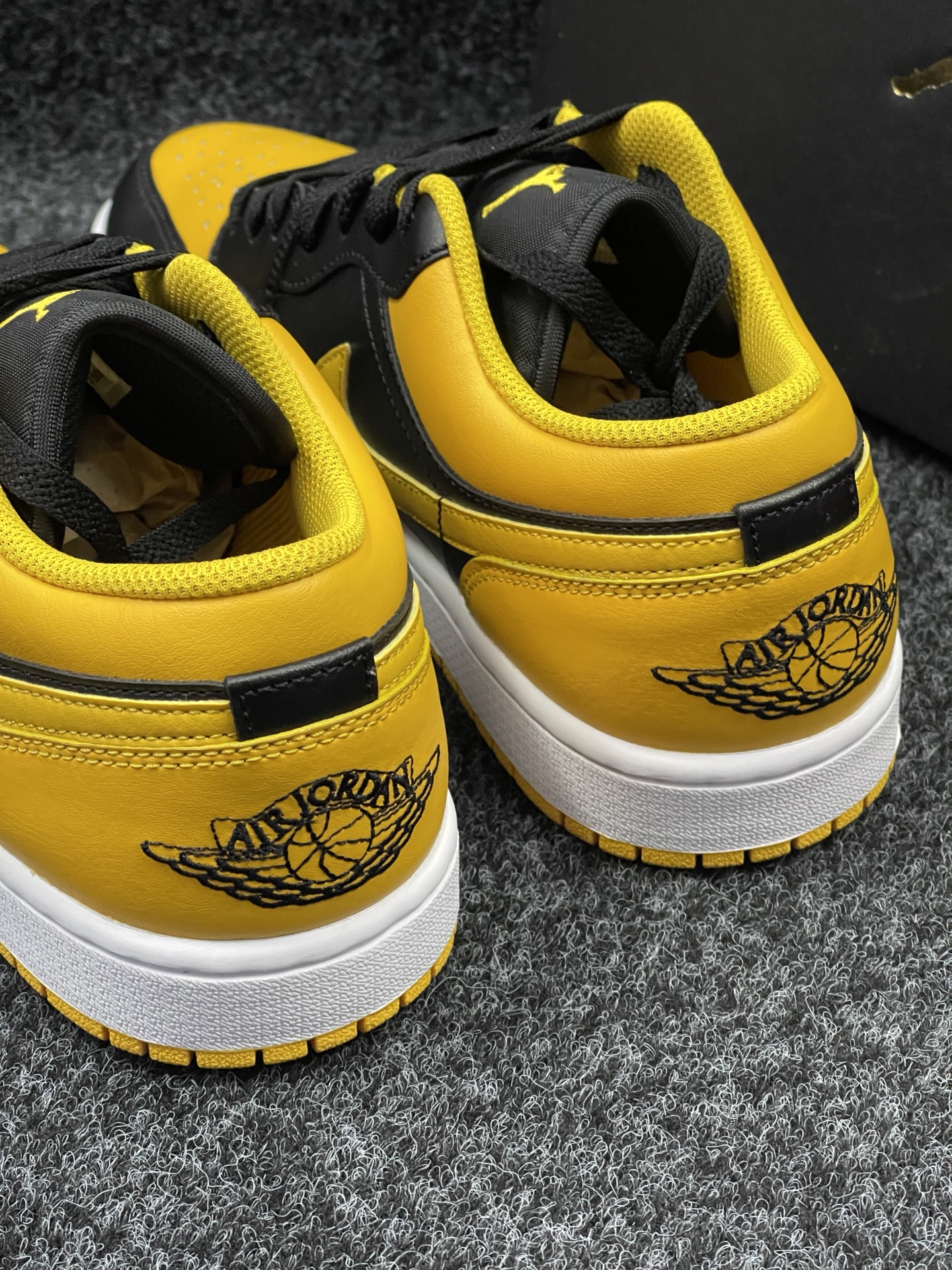 aj1大黄蜂🐝配色