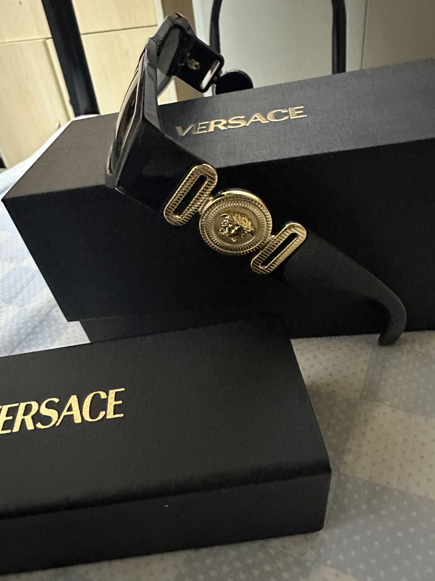 custom review-VERSACE Нерегулярная форма Солнцезащитные очки Унисекс Черный