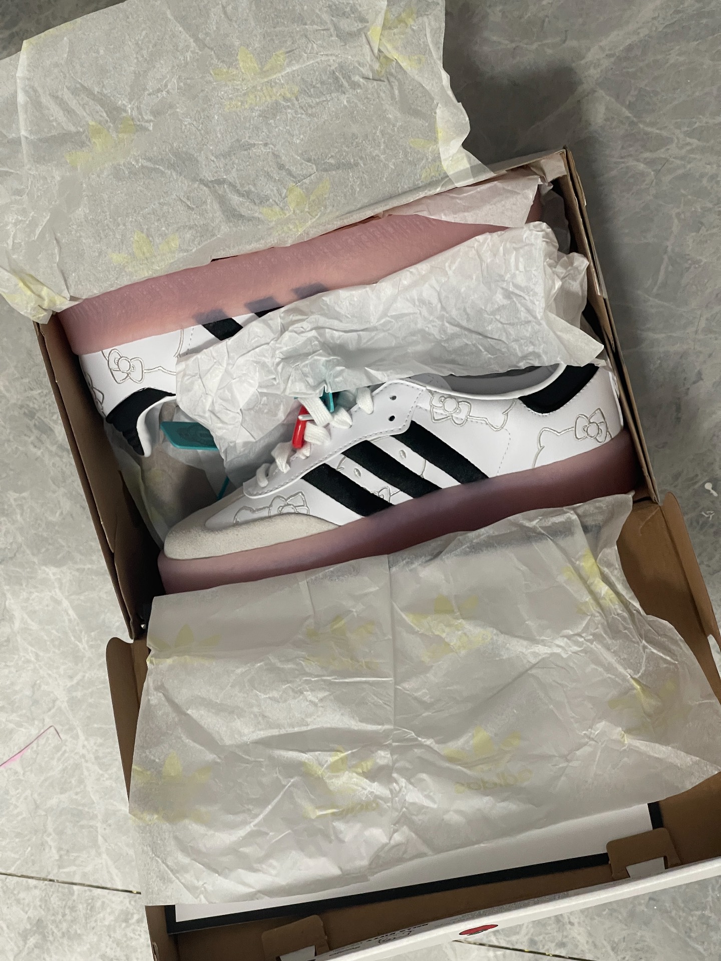 custom review-Adidas Originals Sambae Hello Kitty Women
s