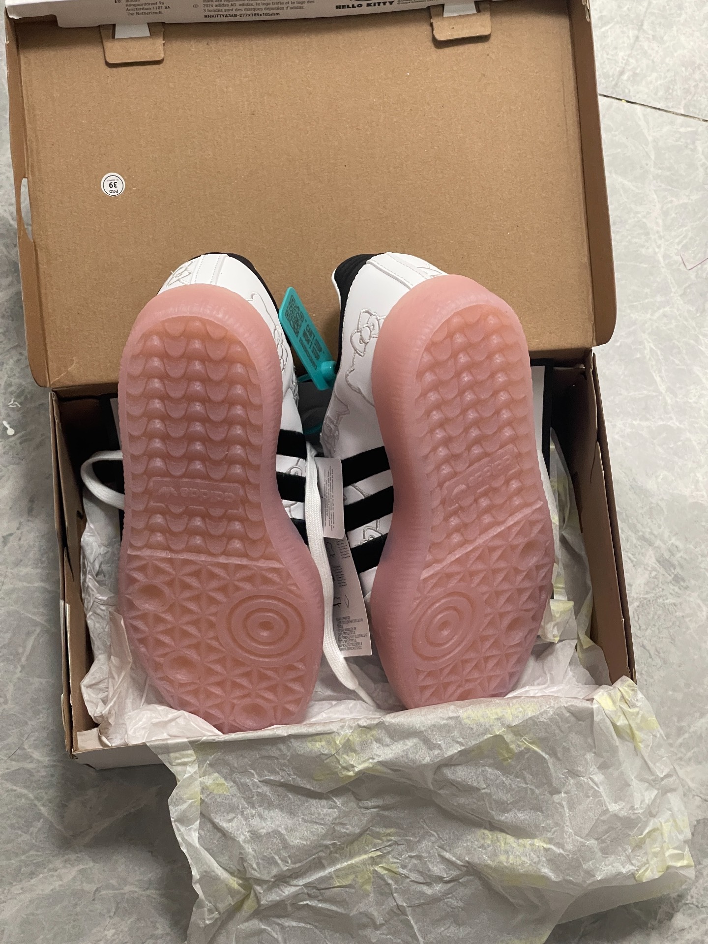 custom review-Adidas Originals Sambae Hello Kitty Women
s