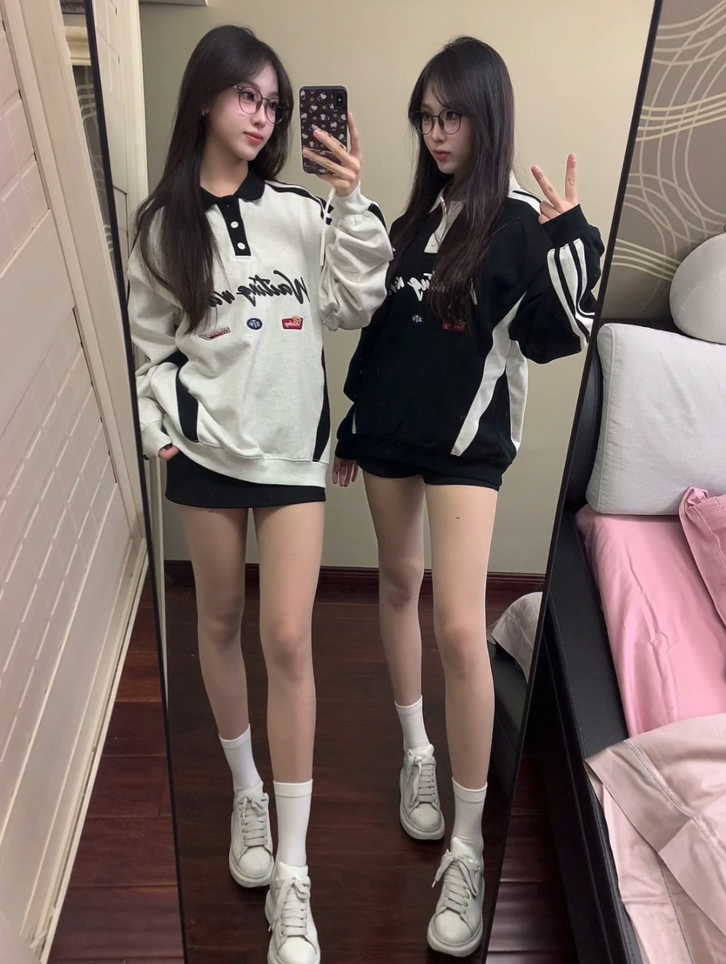 双胞胎姐妹体验双倍快乐