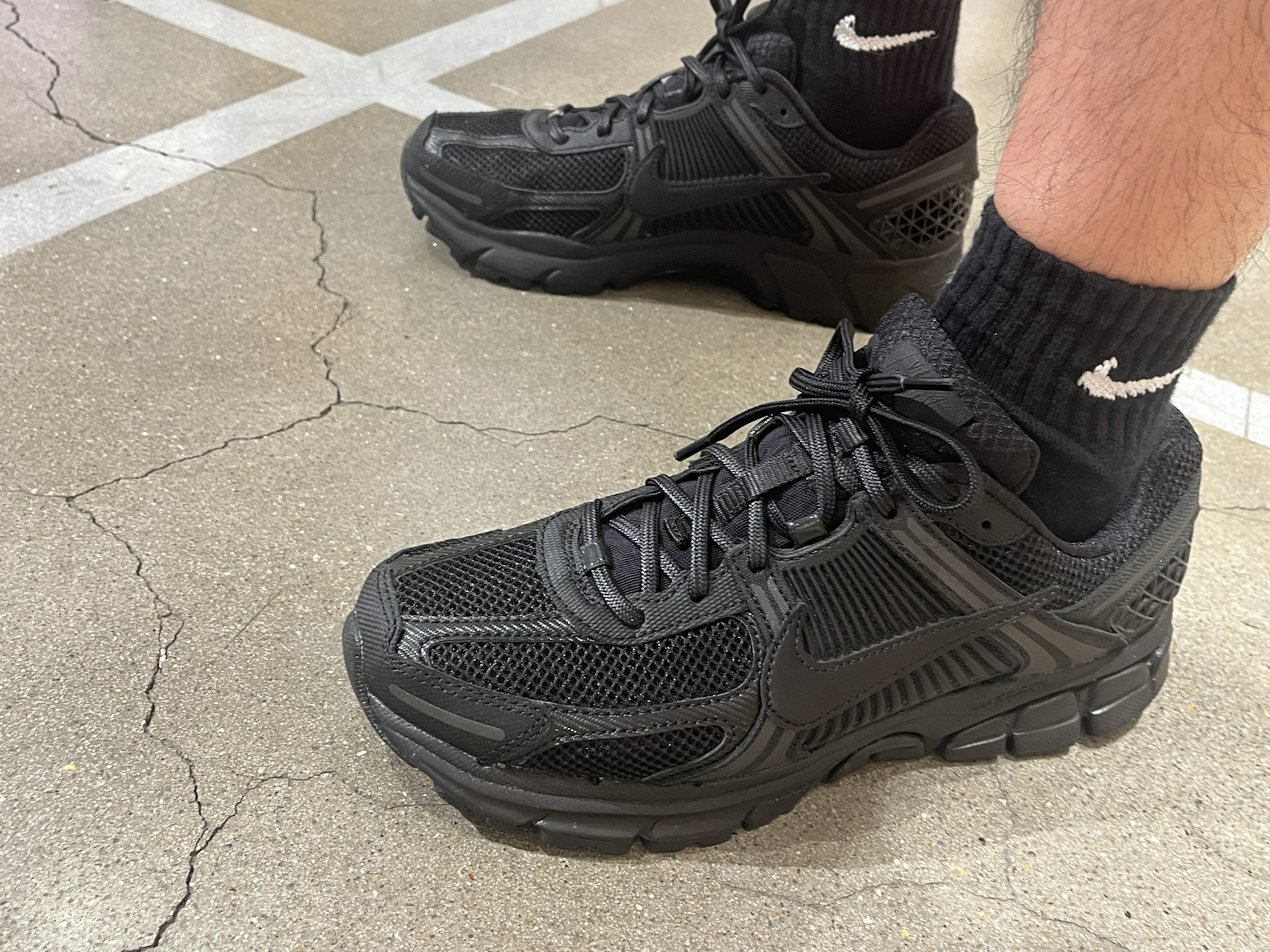 custom review-Nike Zoom Vomero 5 Triple Black