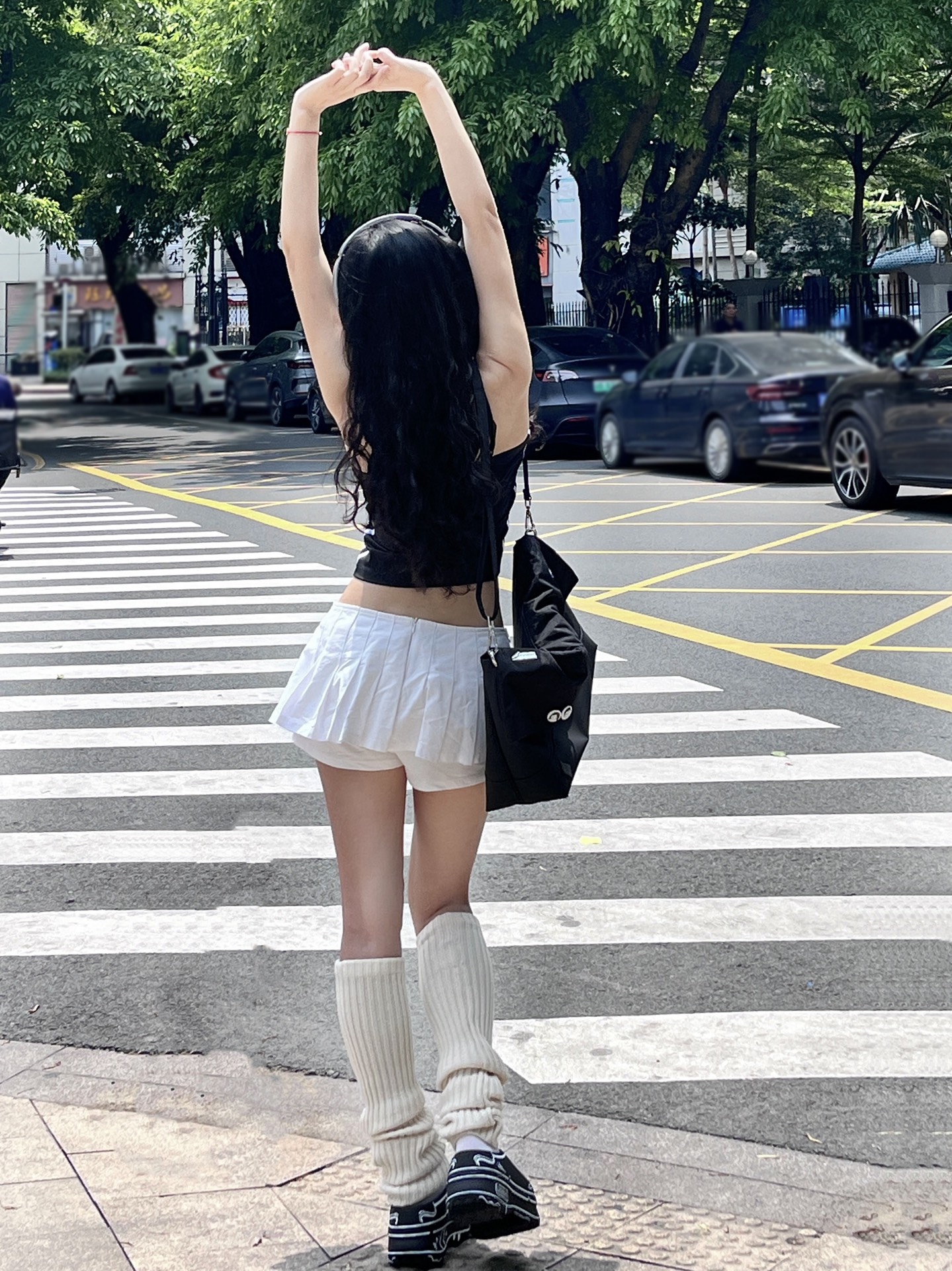 路过一个漂亮小姐姐