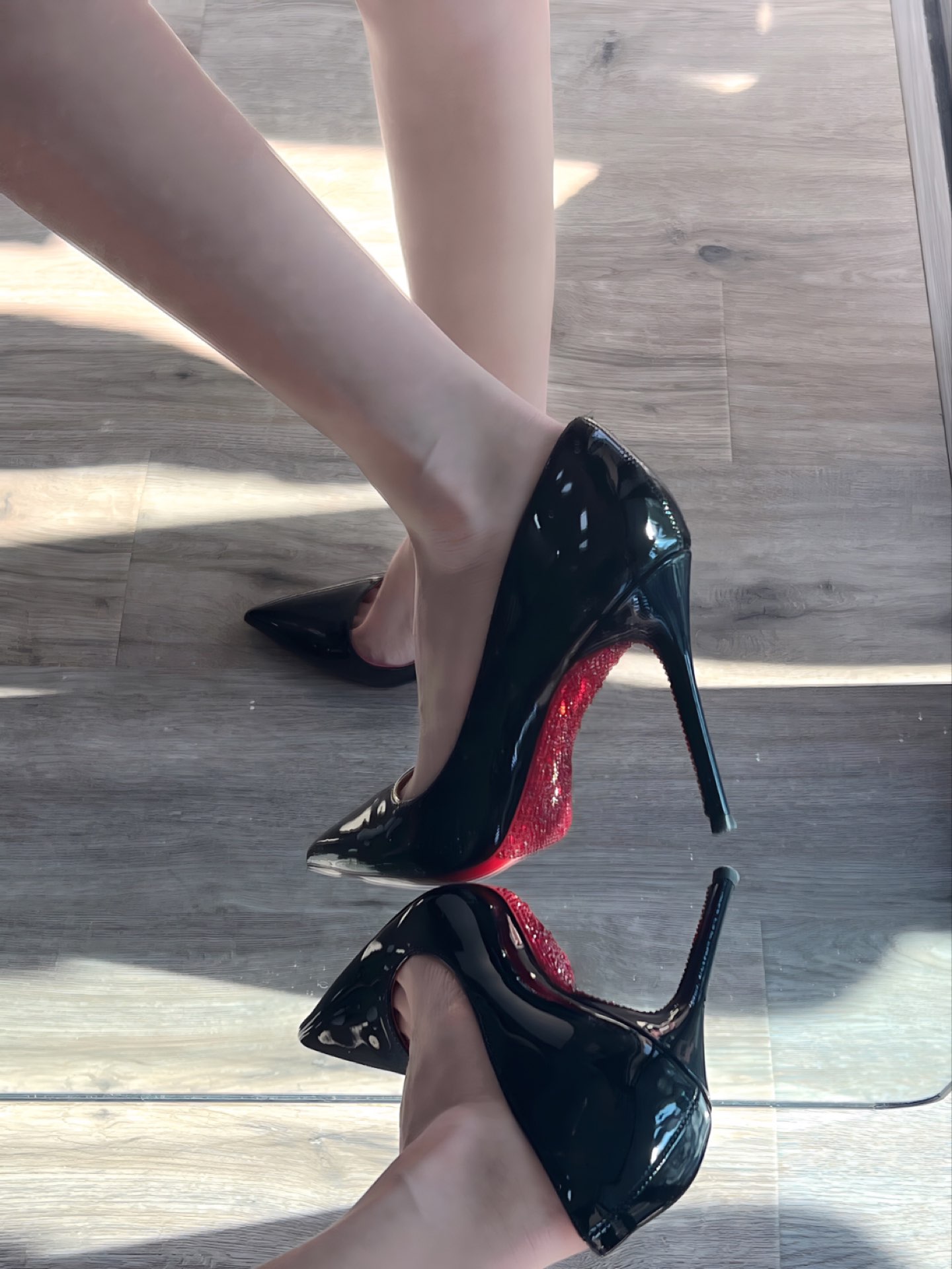 红底高跟鞋