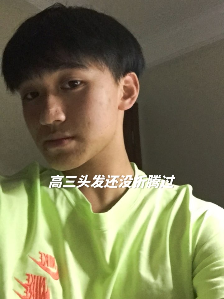 男生藏青色头发图片