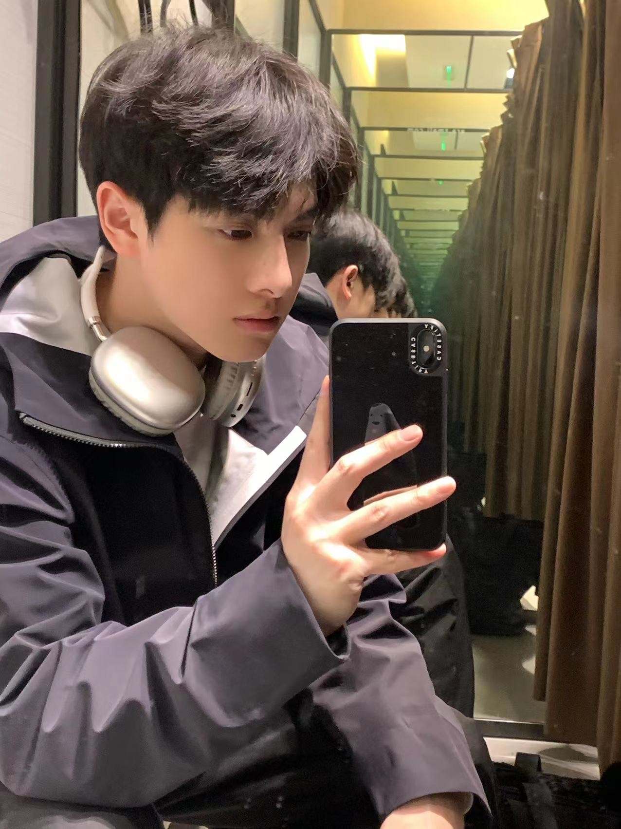 男生穿冲锋衣 
就是最好的医美
#男生冲锋衣 #少年感的自拍