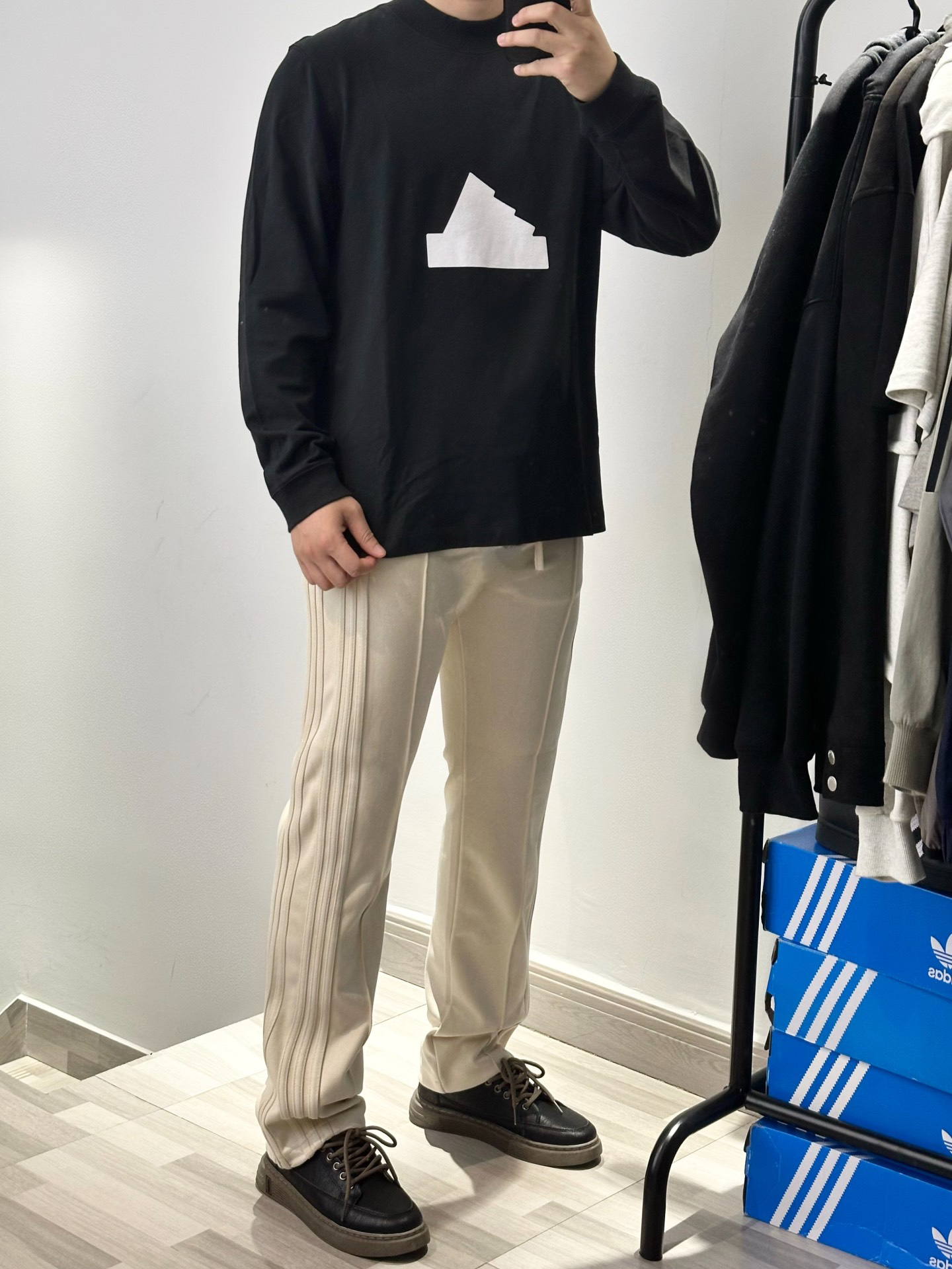 ootd|板鞋搭配米色休闲裤干净帅气!