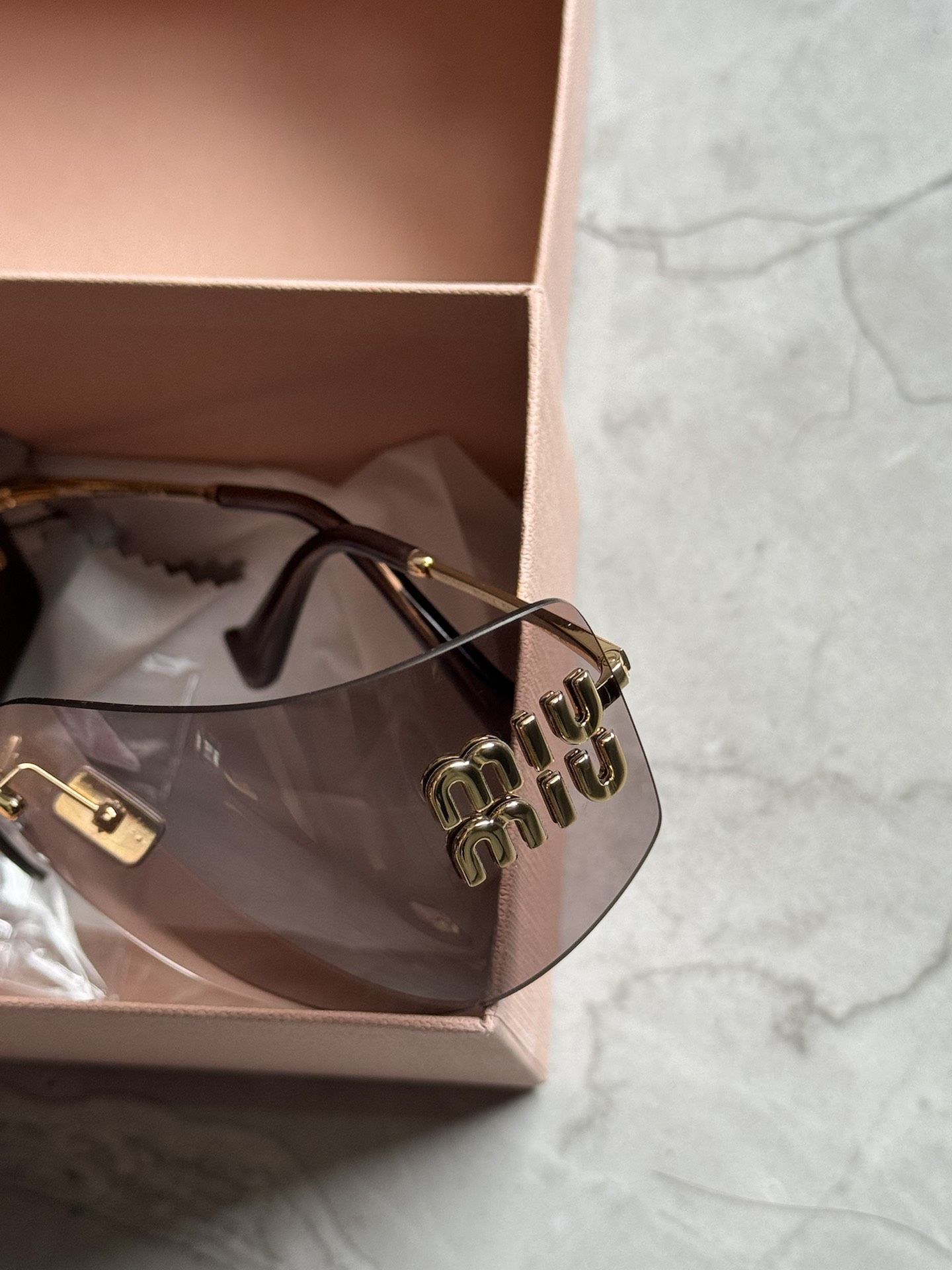 custom review-MIU MIU Нерегулярная форма Солнцезащитные очки Женские Золото