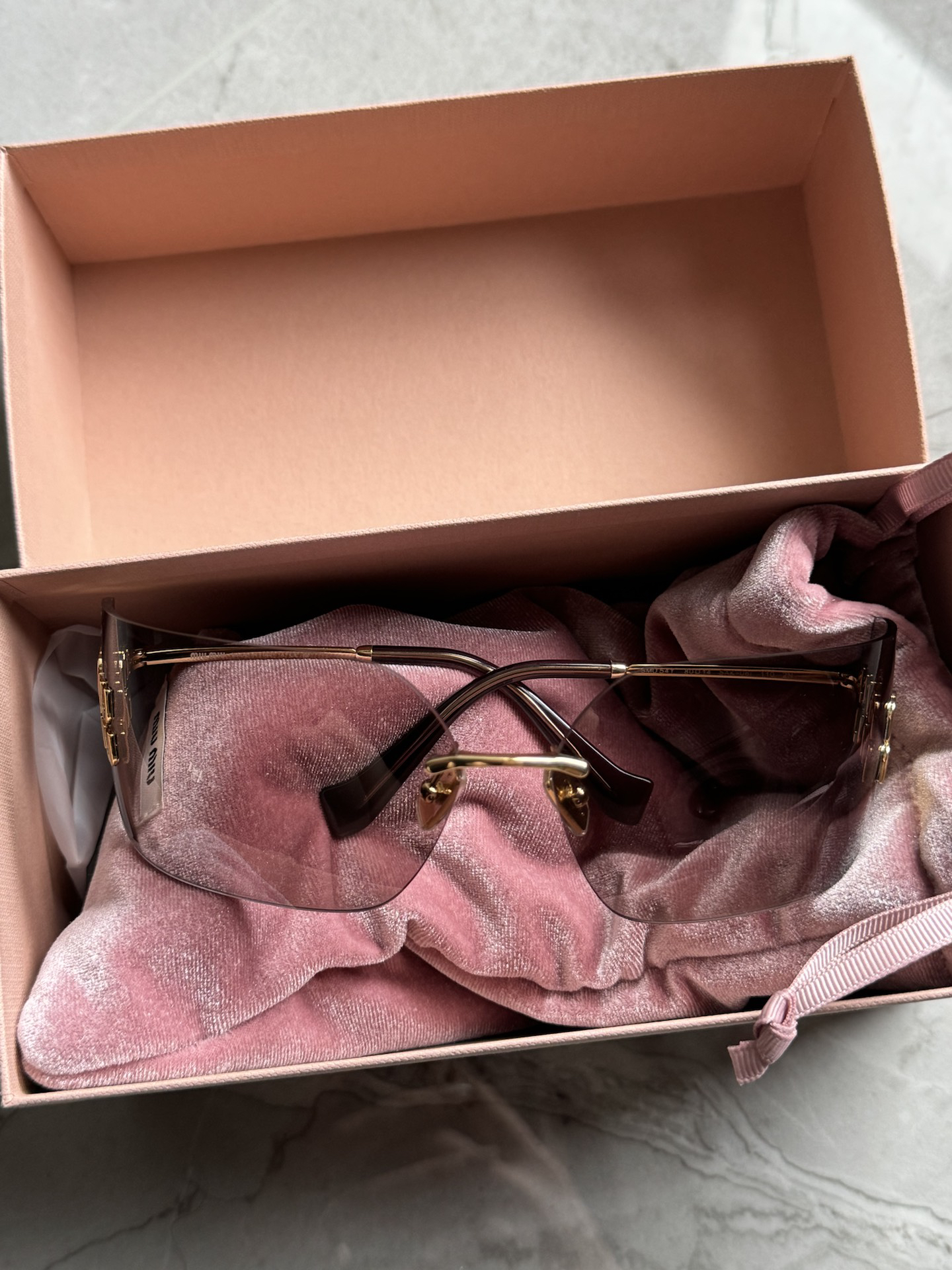 custom review-MIU MIU Нерегулярная форма Солнцезащитные очки Женские Золото