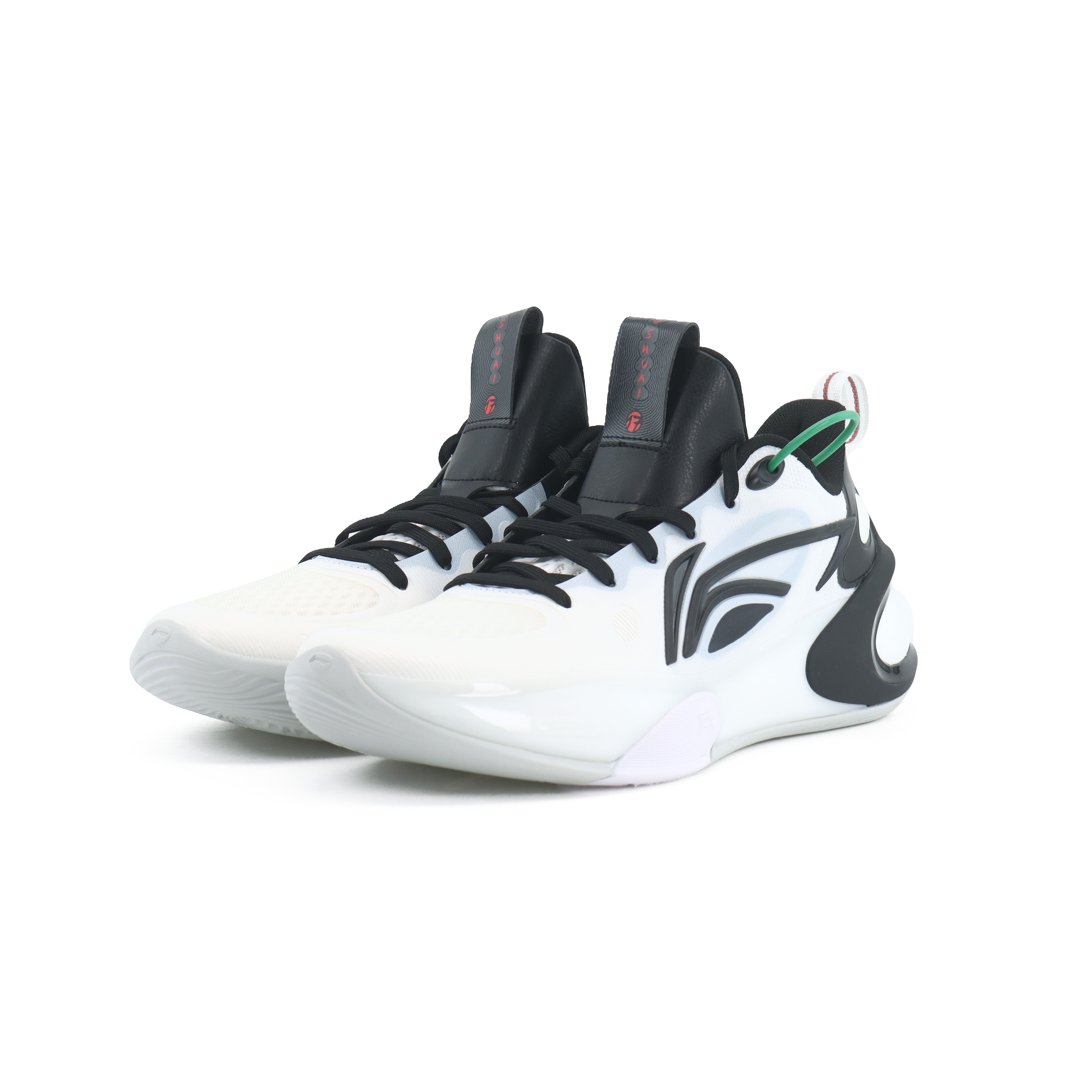 根本没穿过,吊带都没剪掉,被得物弄脏的鞋底,只能卖这里了