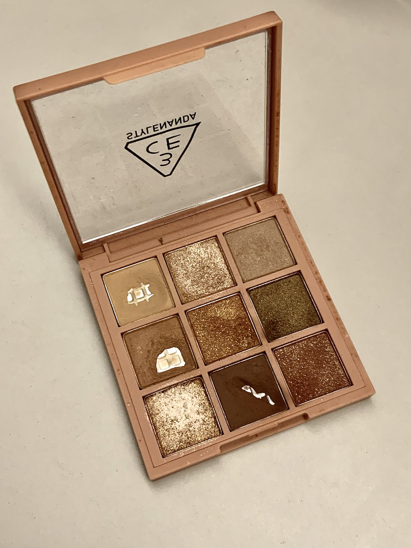 新手必备橘棕9色眼影盘