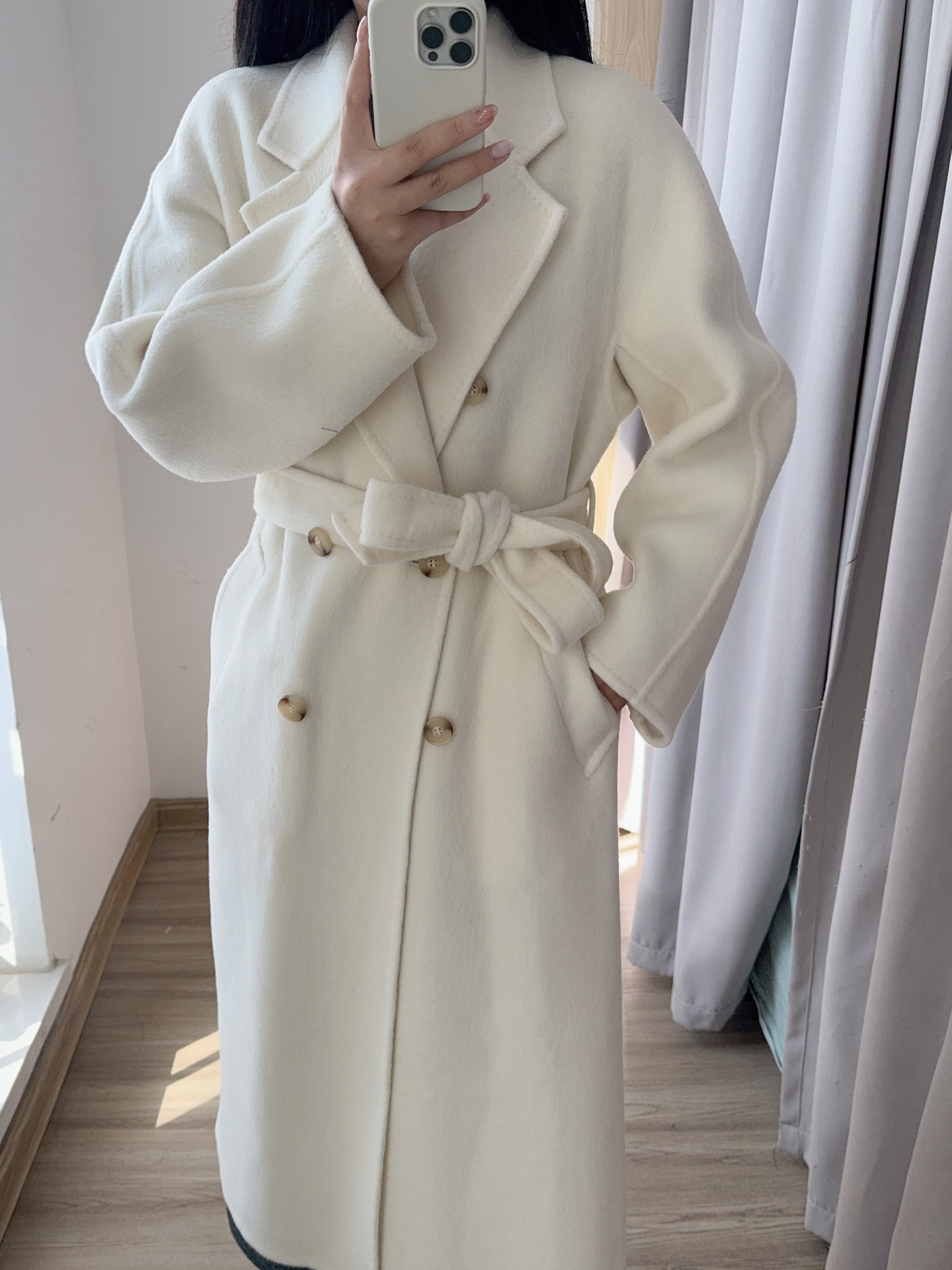 白色大衣泰纯净啦～妥妥的白月光穿搭