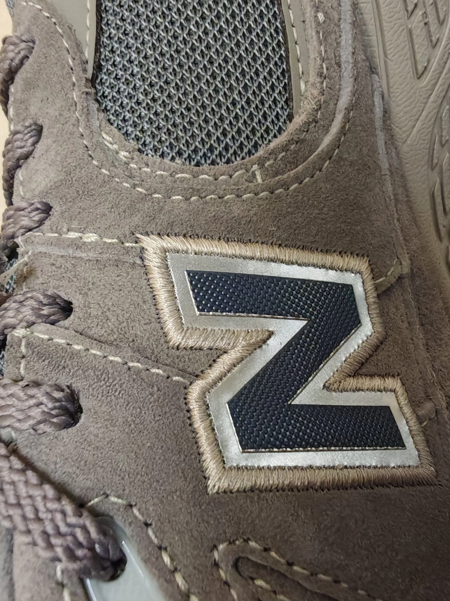 custom review-New Balance NB 2002R Водонепроницаемый и Дышащий Низкий Топ Повседневные Городские Кроссовки для Коммутации и Бега Унисекс Серый Коричневый