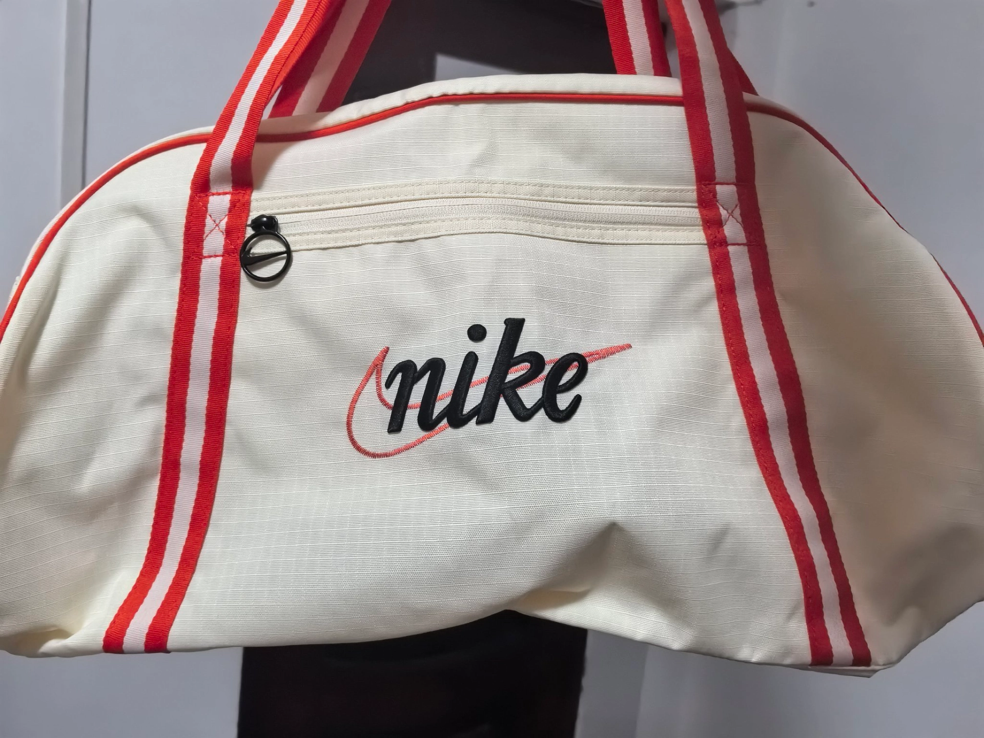 custom review-NIKE Спортивные сумки Кокосовое молоко & Passionate Красный & Черный Унисекс