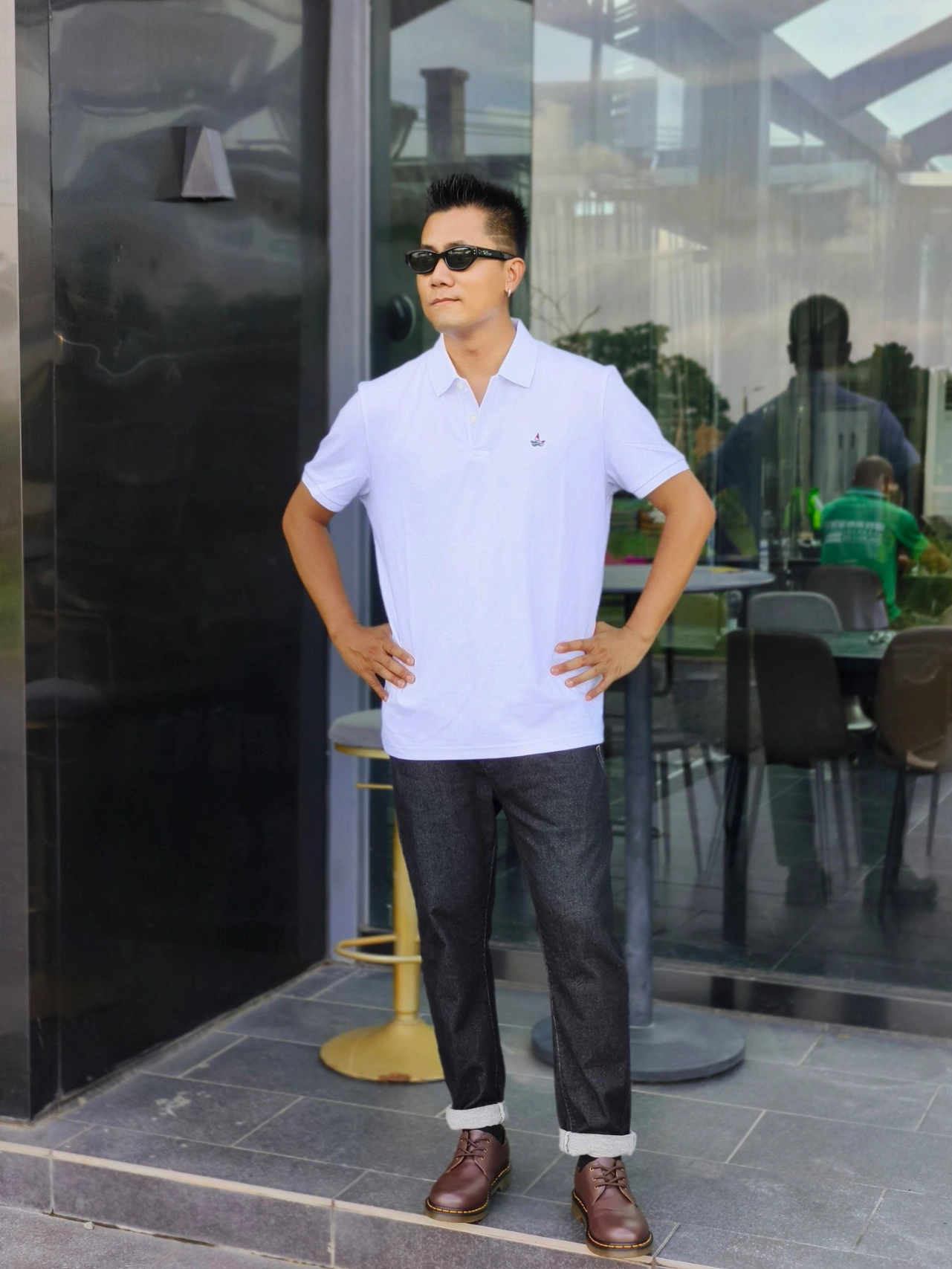 白色polo最能穿出高级感