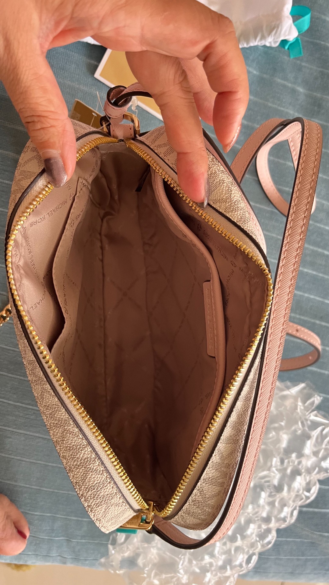 custom review-MICHAEL KORS Jet Set PVC Кожа Camera Сумка Сумка через плечо Большая Женская Розовая Белая Многоцветная