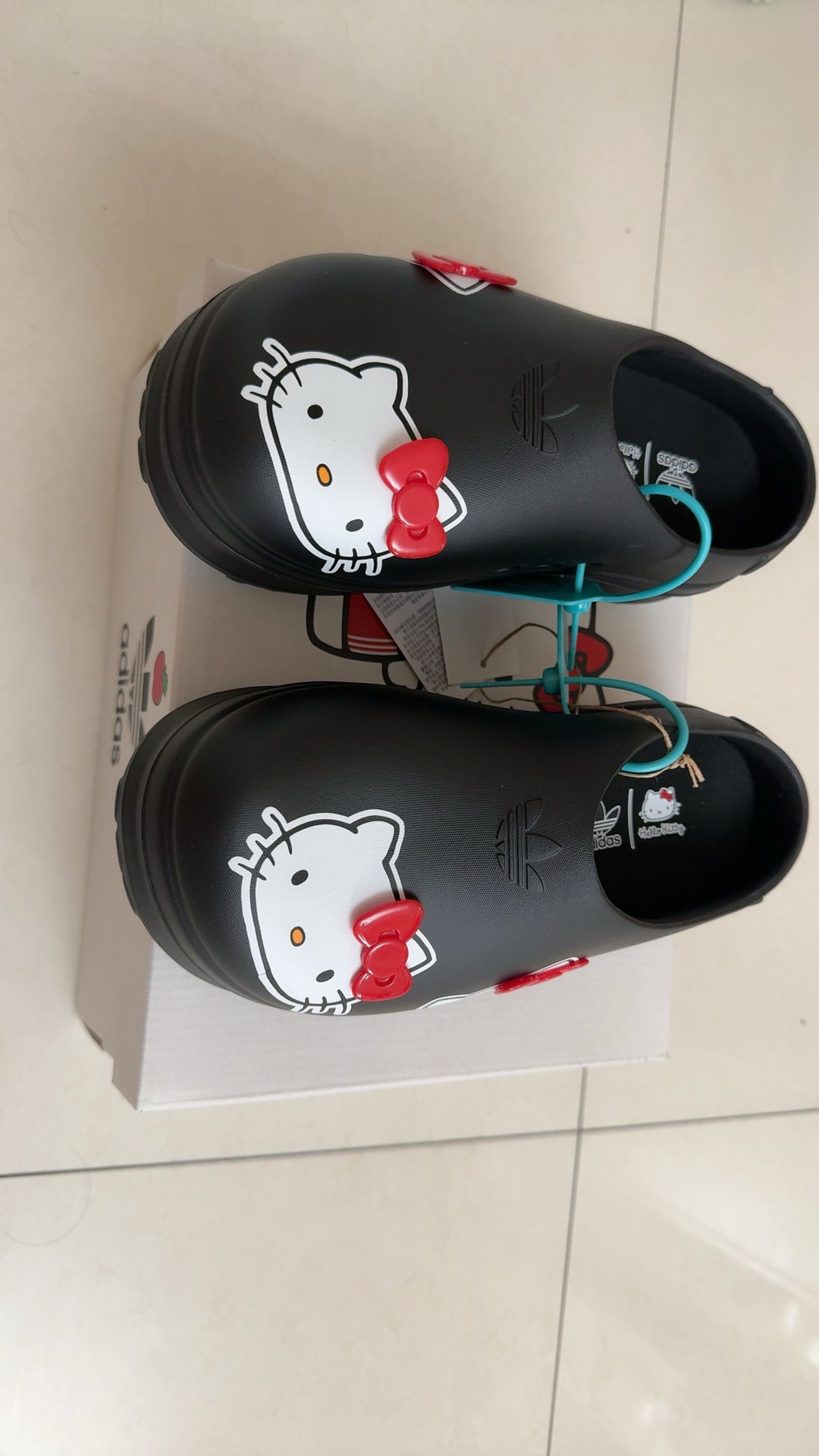 custom review-Hello Kitty x Adidas Originals AdiFOM Stan Smith Mule Slip-Resistant Домашние тапочки Женские Черный Красный Белый