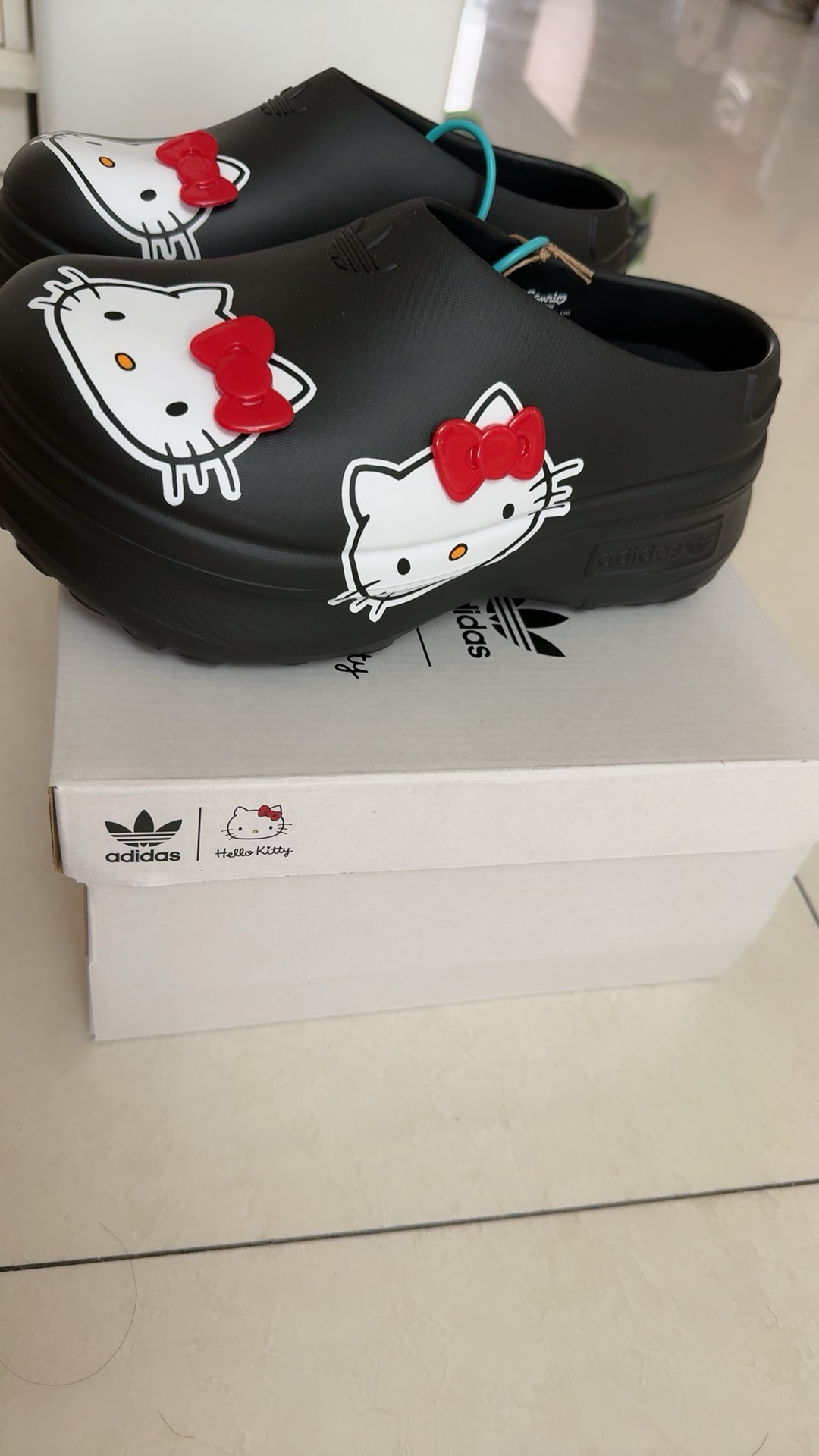 custom review-Hello Kitty x Adidas Originals AdiFOM Stan Smith Mule Slip-Resistant Домашние тапочки Женские Черный Красный Белый