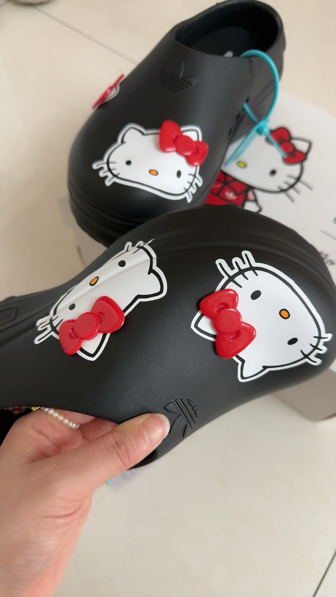 custom review-Hello Kitty x Adidas Originals AdiFOM Stan Smith Mule Slip-Resistant Домашние тапочки Женские Черный Красный Белый