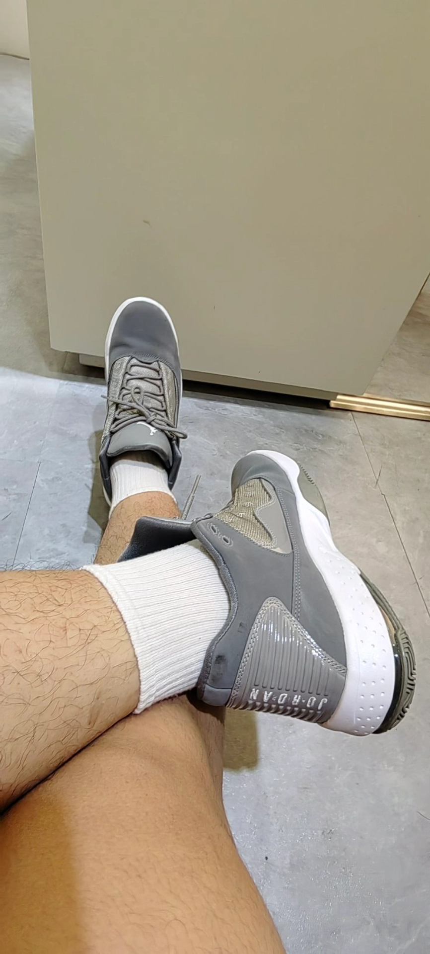 custom review-Jordan Max Aura 2 Амортизаторы Шок Резистентность к Сцеплению Резистентность к Износу MID Топ Винтажные баскетбольные кроссовки Мужской Серый Белый