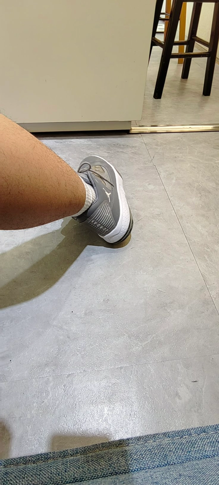 custom review-Jordan Max Aura 2 Амортизаторы Шок Резистентность к Сцеплению Резистентность к Износу MID Топ Винтажные баскетбольные кроссовки Мужской Серый Белый